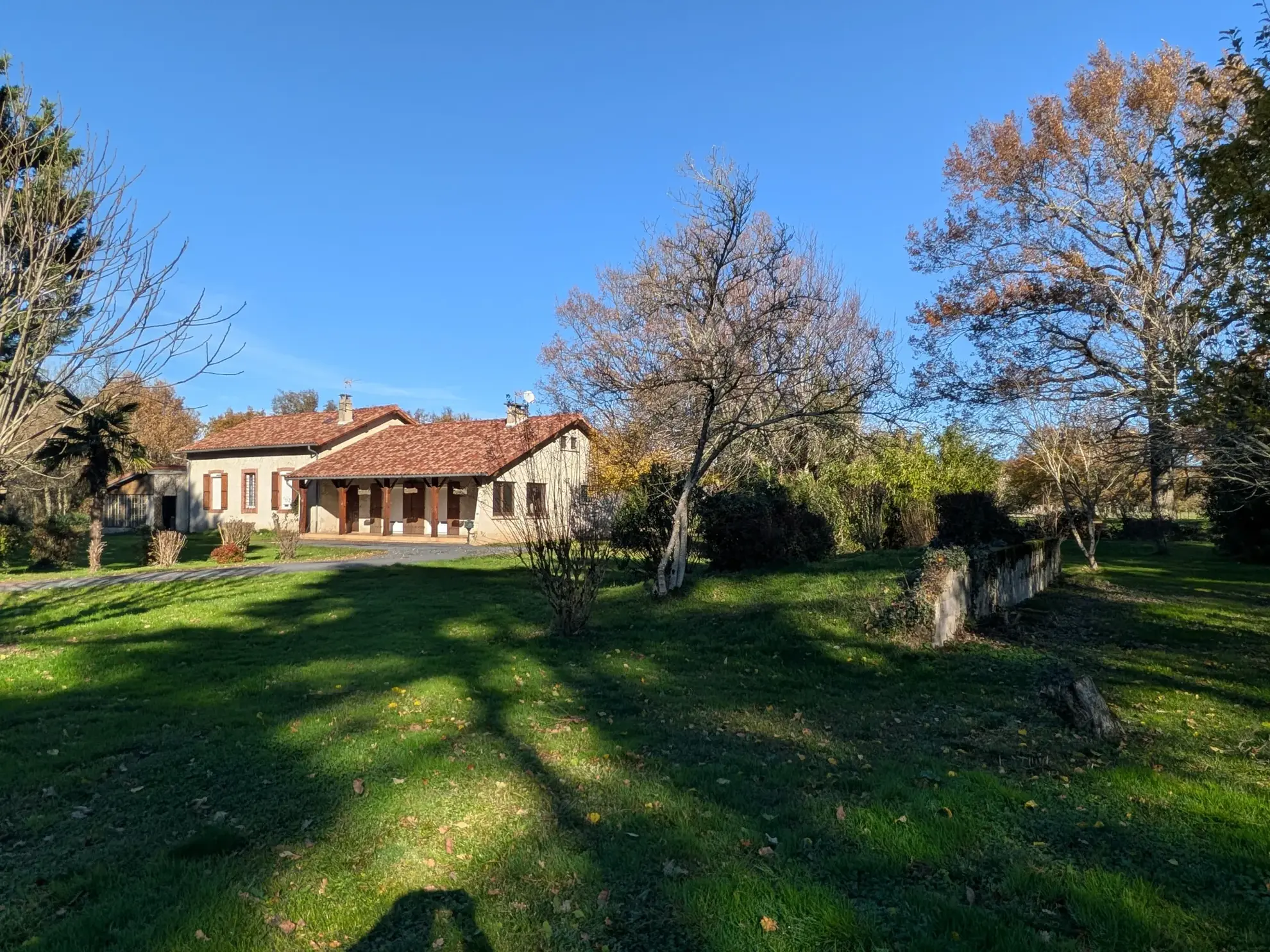 Maison spacieuse avec grand jardin et atelier à Labruguière, proche Castres