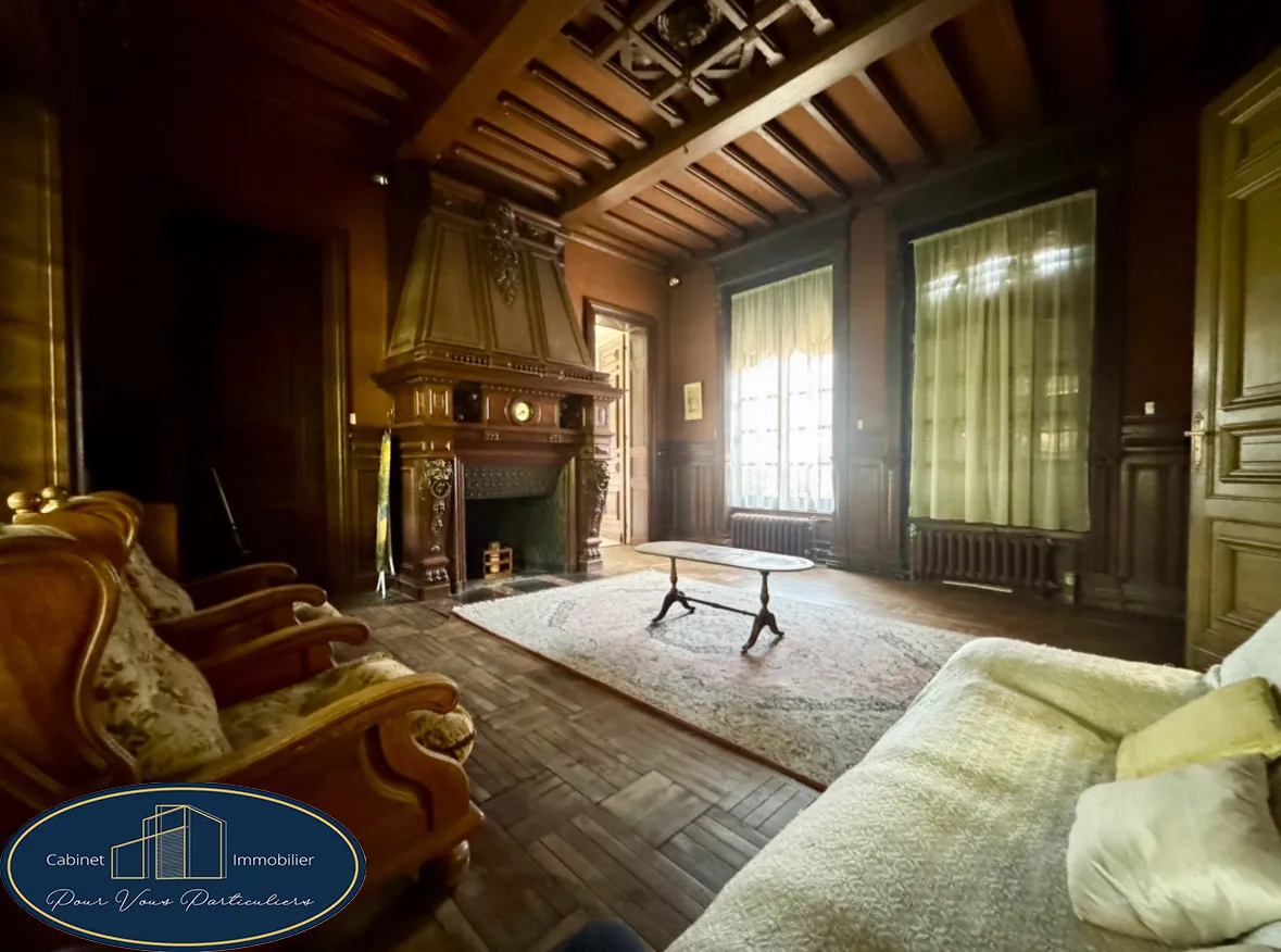 Maison bourgeoise à Rénover avec Studio Indépendant à Raismes - Surface 345 m²