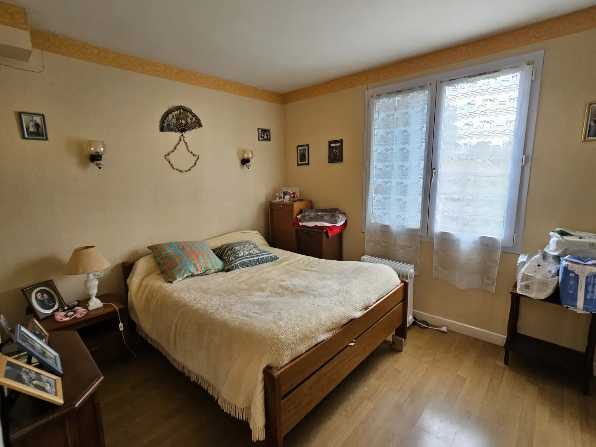 Maison de plain-pied à rénover à Niort avec garage et jardin 