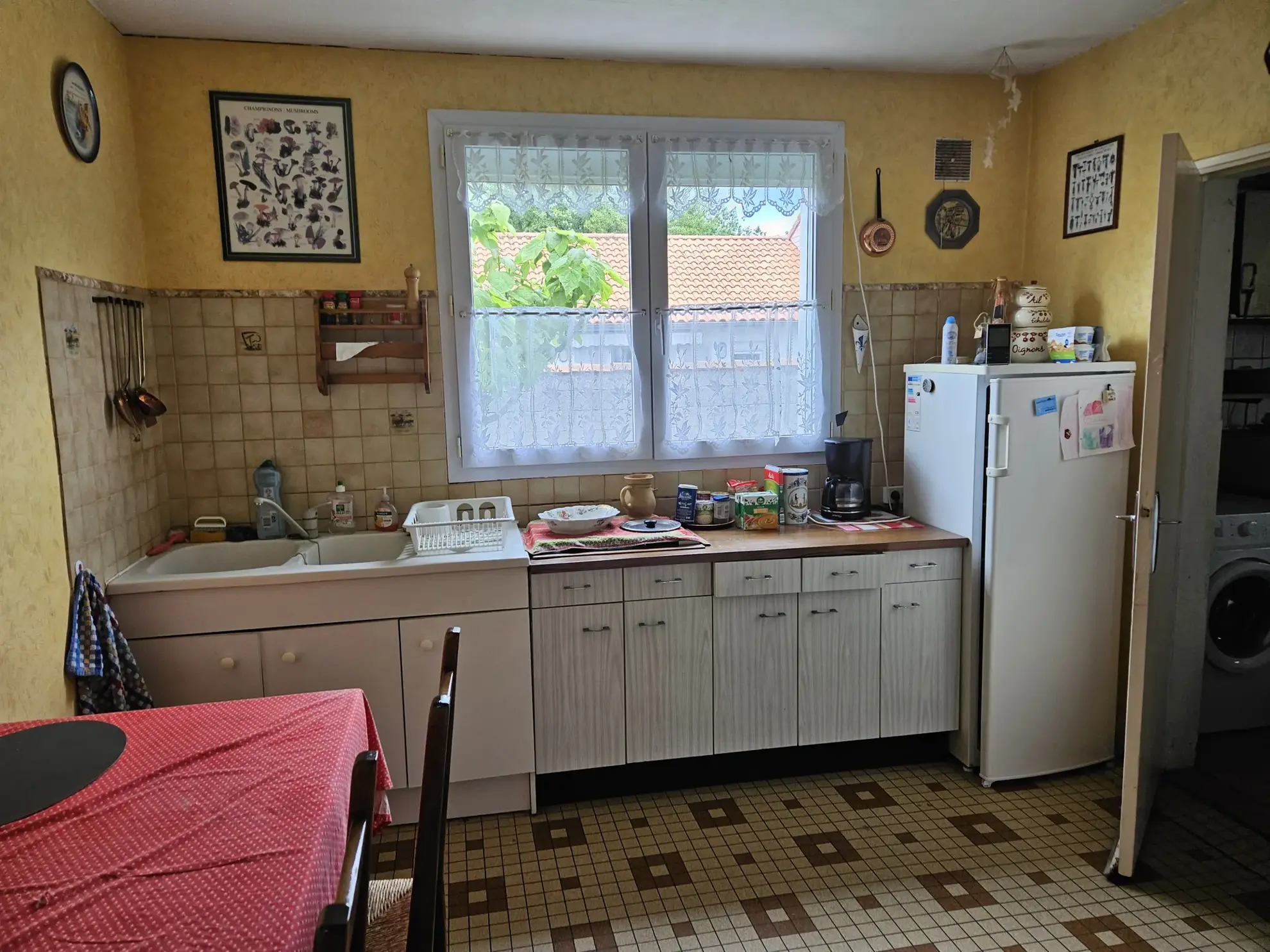 Maison de plain-pied à rénover à Niort avec garage et jardin 