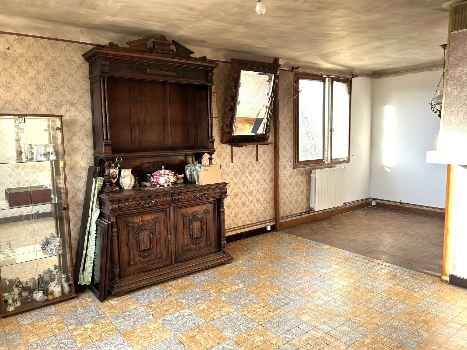 À vendre pavillon avec sous-sol et potentiel à Guerigny - 3 chambres, à rénover 