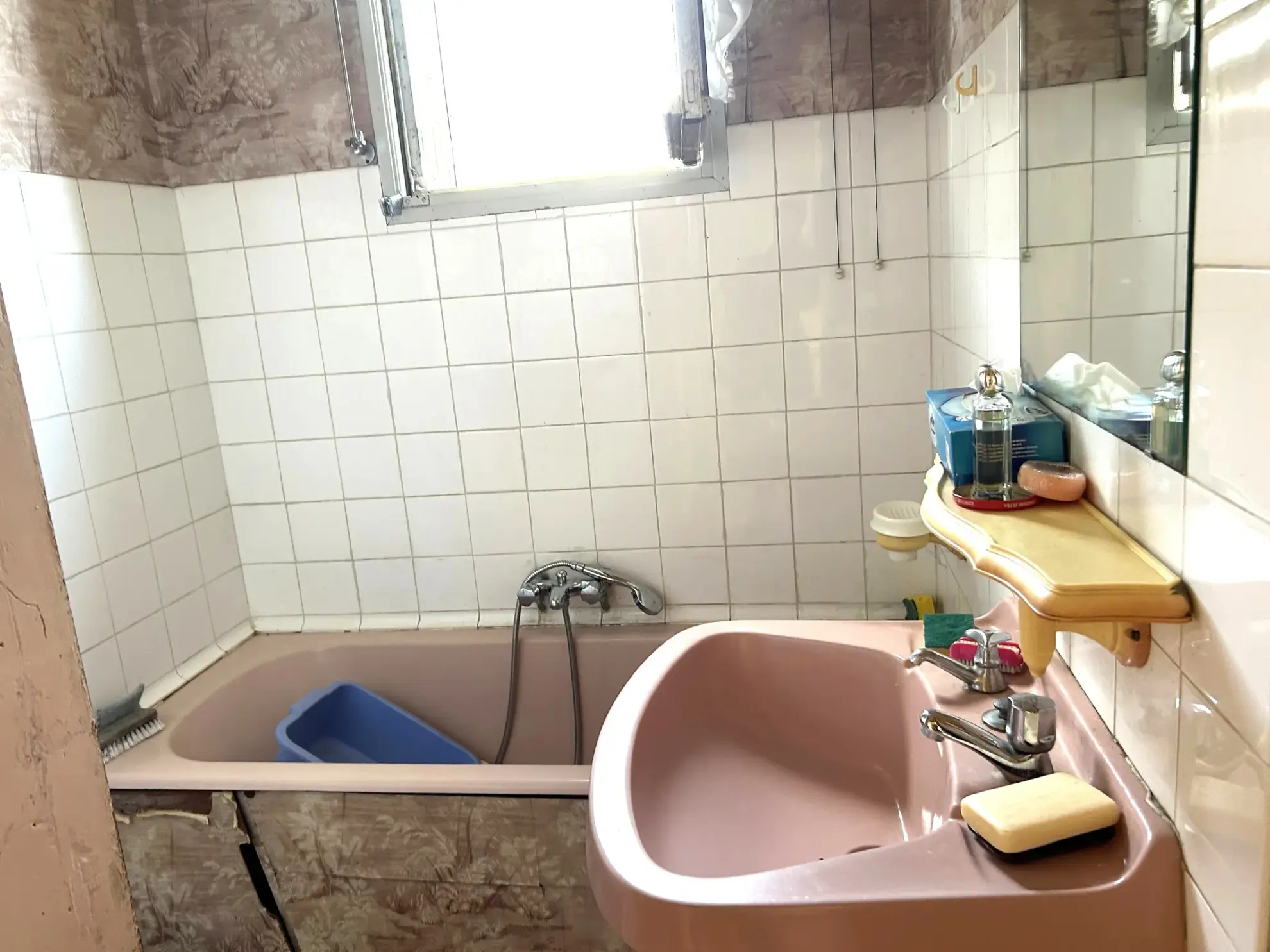 À vendre pavillon avec sous-sol et potentiel à Guerigny - 3 chambres, à rénover 