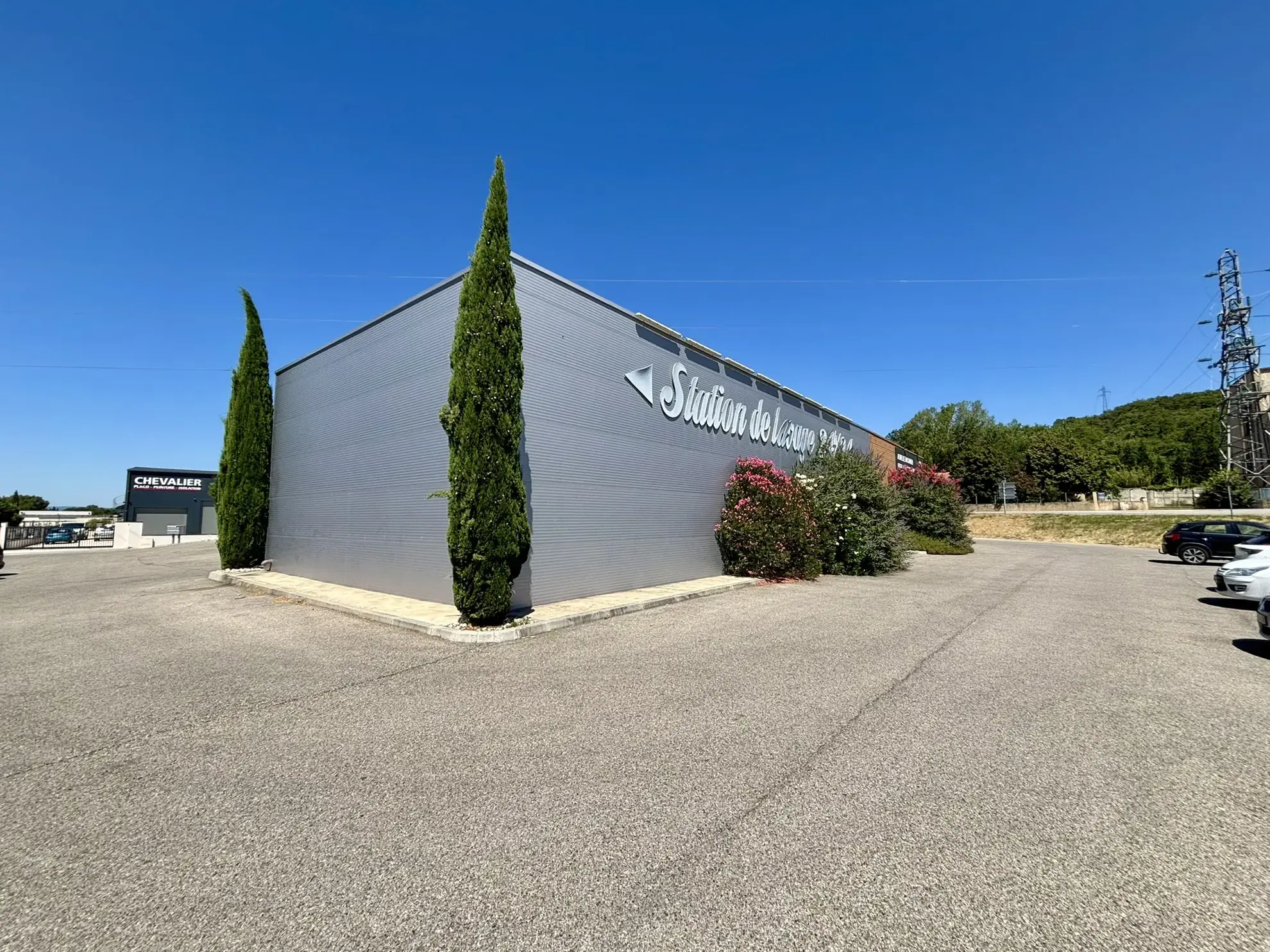 Local commercial à Valaurie – Emplacement stratégique avec rentabilité garantie 