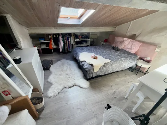 Charmante maison de ville avec 2 chambres à Castelnau-de-Guers - Secteur paisible 