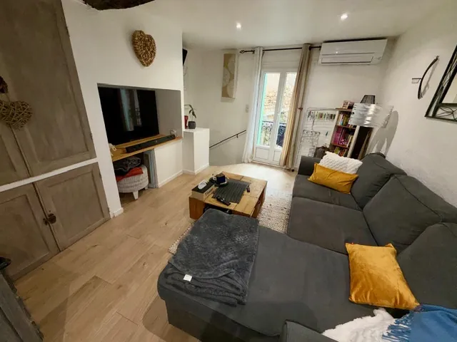 Charmante maison de ville avec 2 chambres à Castelnau-de-Guers - Secteur paisible