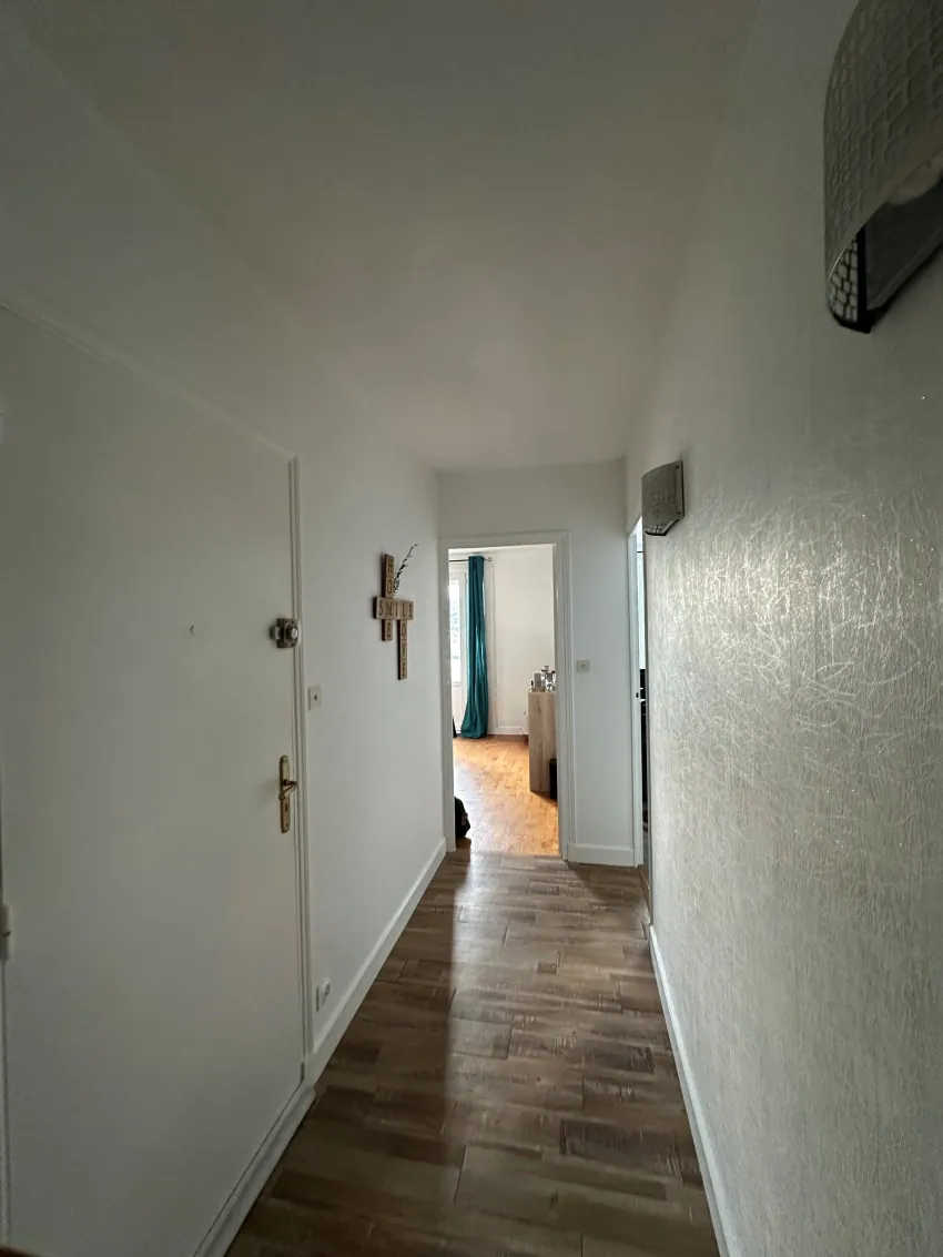 Appartement rénové avec balcon et garage à Clermont-Ferrand proximité Parc Montjuzet 