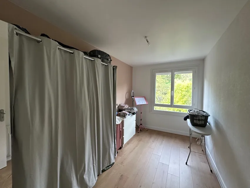 Appartement rénové avec balcon et garage à Clermont-Ferrand proximité Parc Montjuzet 