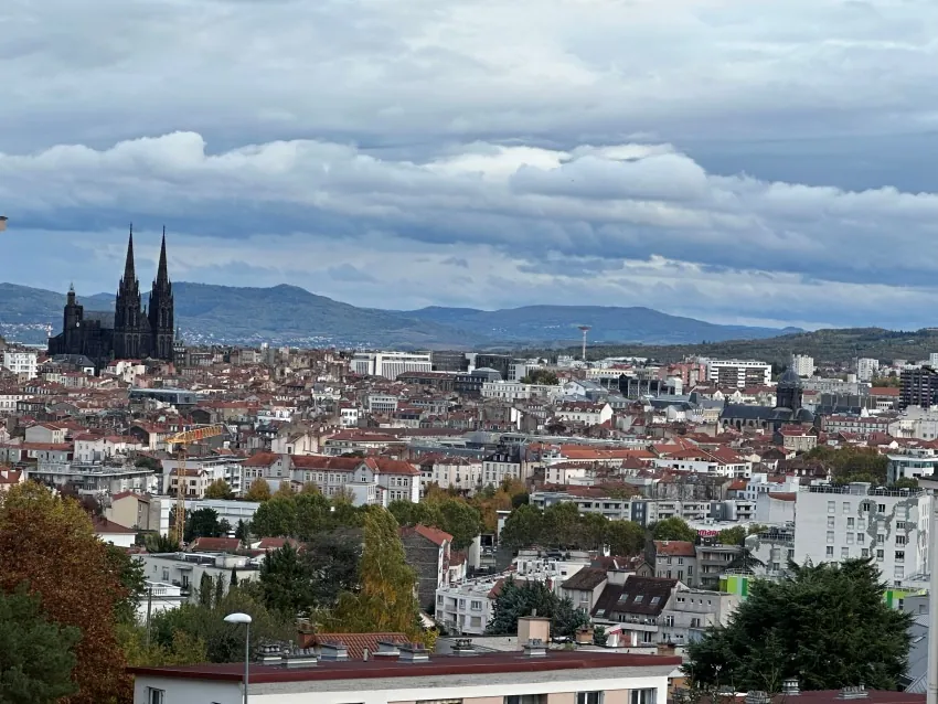 Appartement rénové avec balcon et garage à Clermont-Ferrand proximité Parc Montjuzet