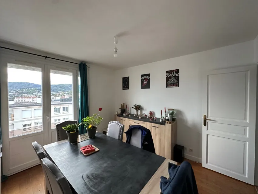 Appartement rénové avec balcon et garage à Clermont-Ferrand proximité Parc Montjuzet 