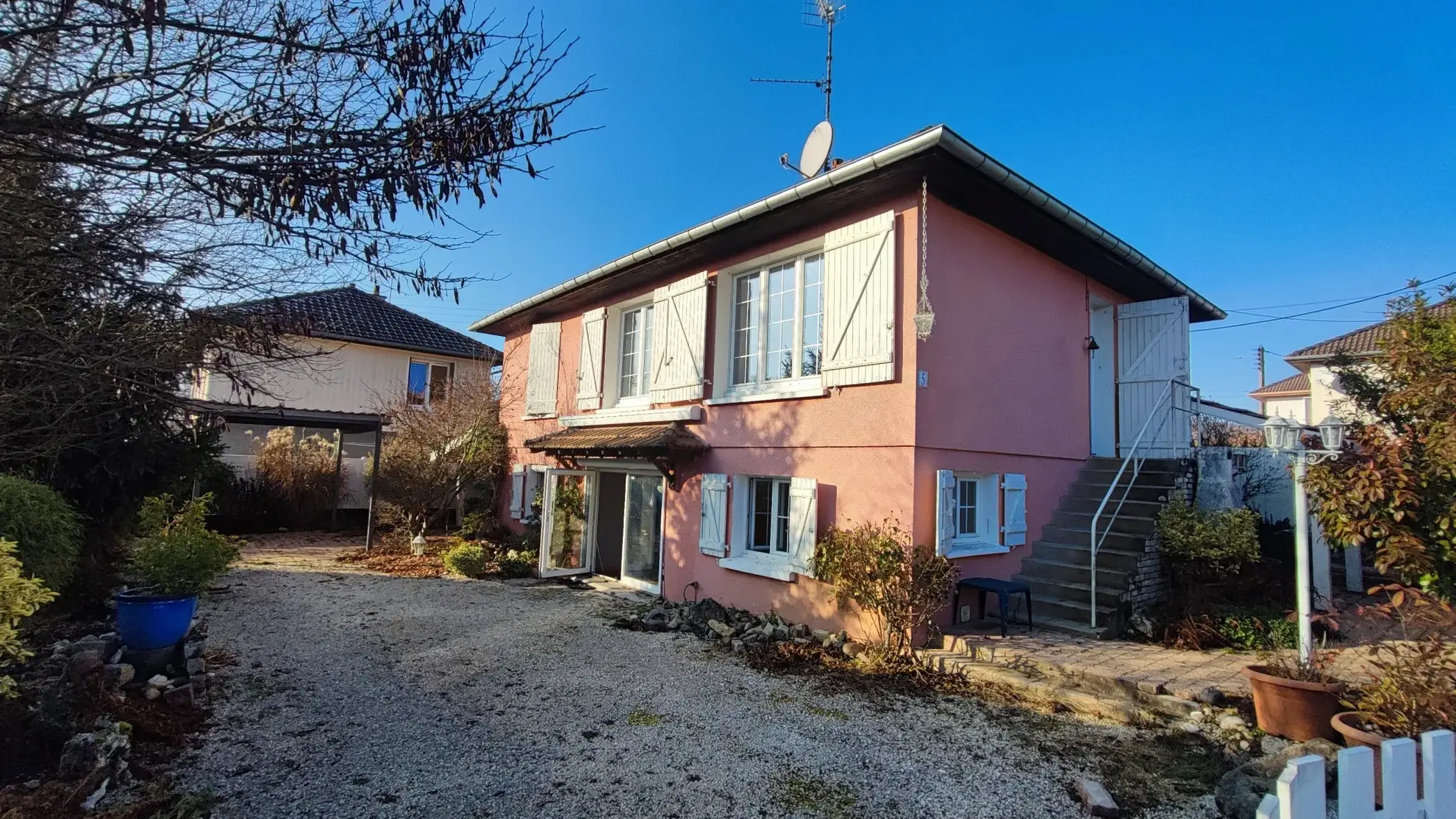 Maison 115 m² à Bavans dans le Doubs, 2 chambres, jardin et garage 