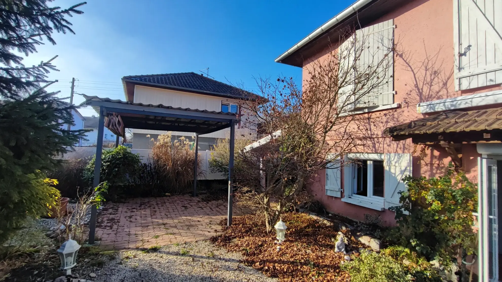 Maison 115 m² à Bavans dans le Doubs, 2 chambres, jardin et garage 