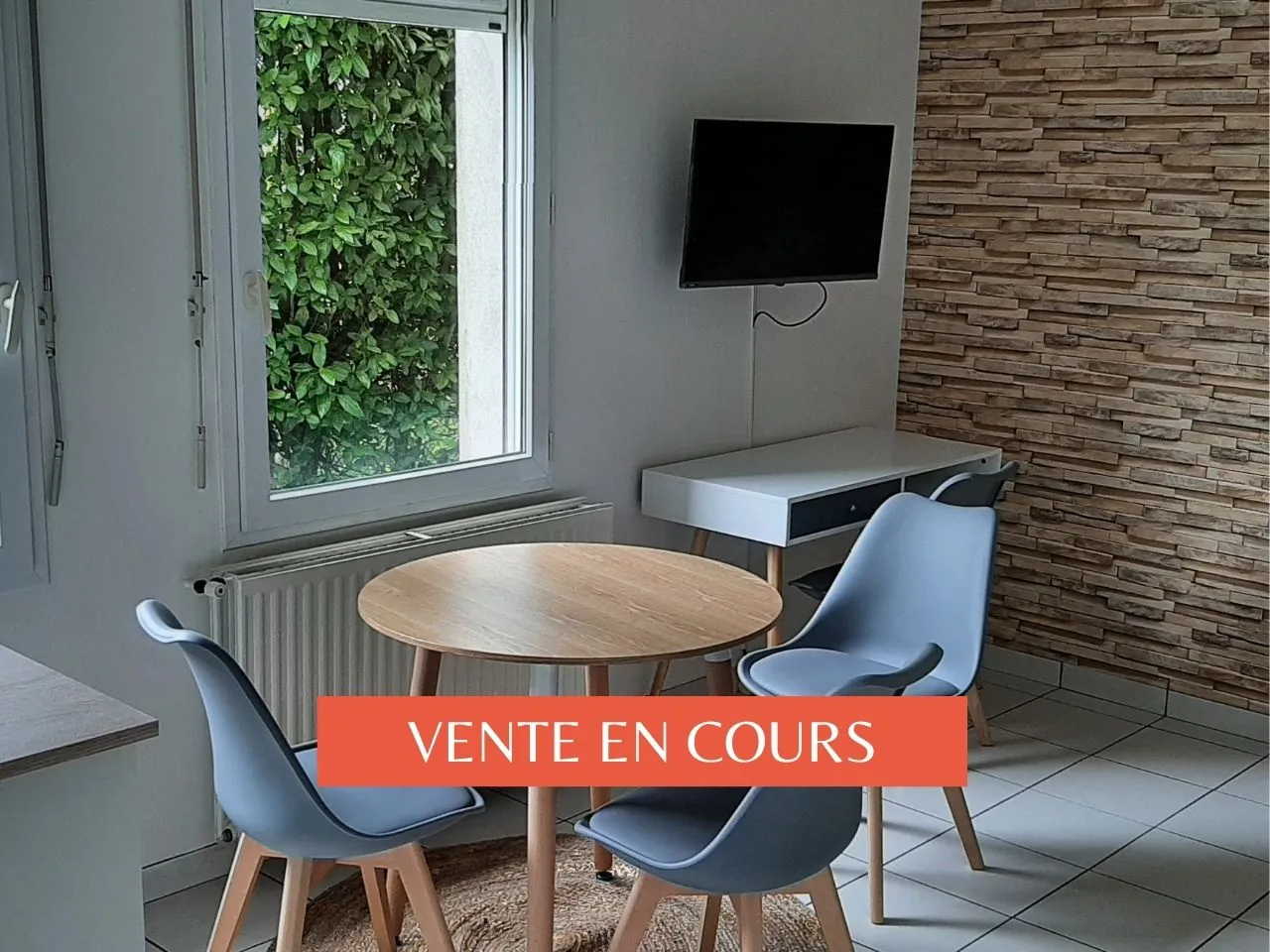 Studio à Pouzauges proche commerces avec parking et cave