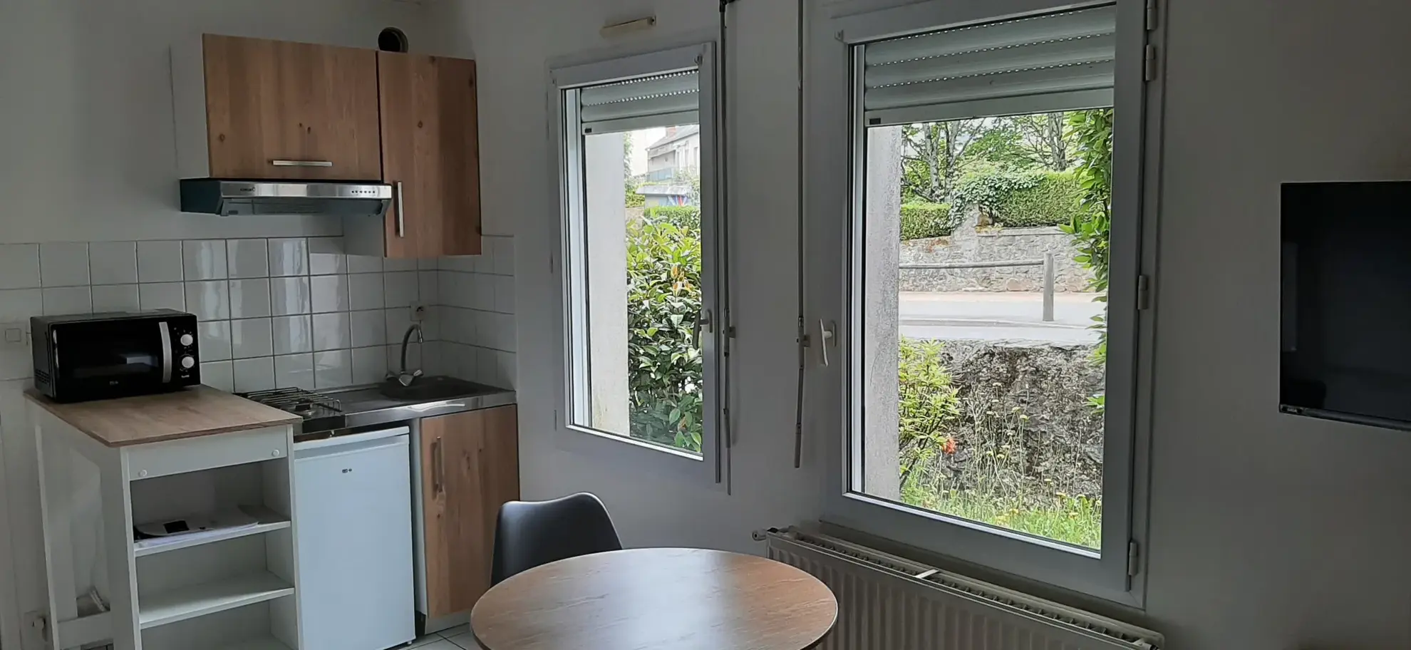 Studio à Pouzauges proche commerces avec parking et cave 