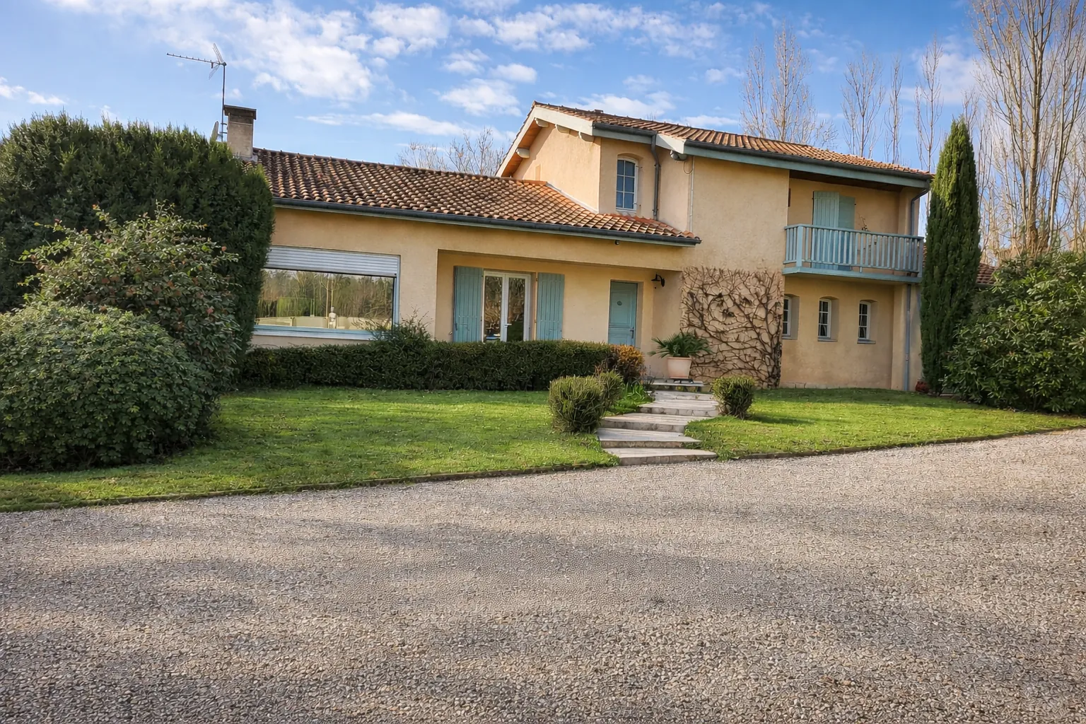 Charmante maison de 185 m² à Castres avec terrain arboré et bureaux 