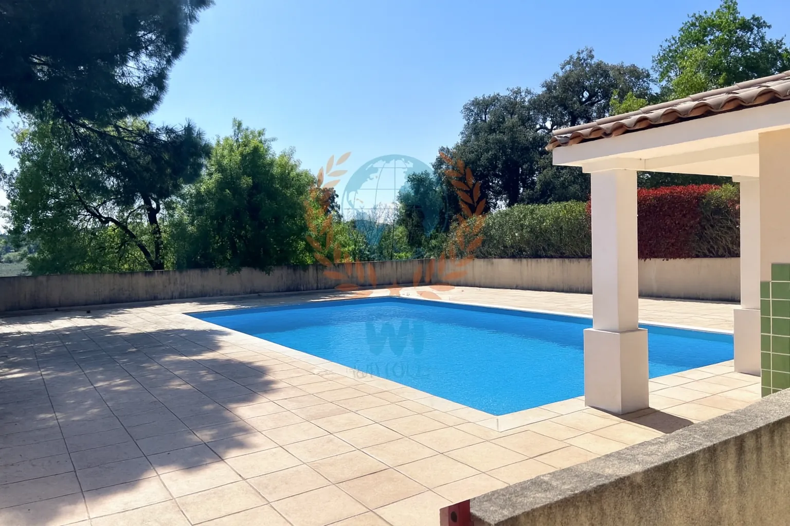 Appartement 2 pièces au rez-de-jardin avec terrasse, jardin et garage à Fréjus