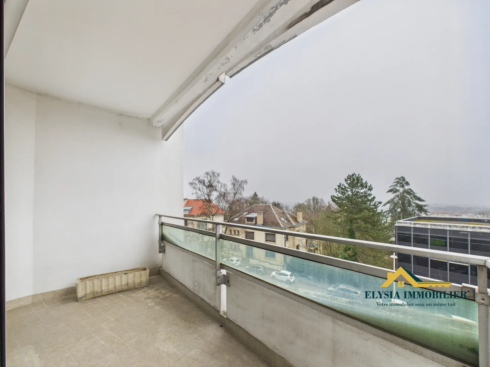 Appartement T4 rénové de 84,80 m² avec balcon à Nancy en vente 