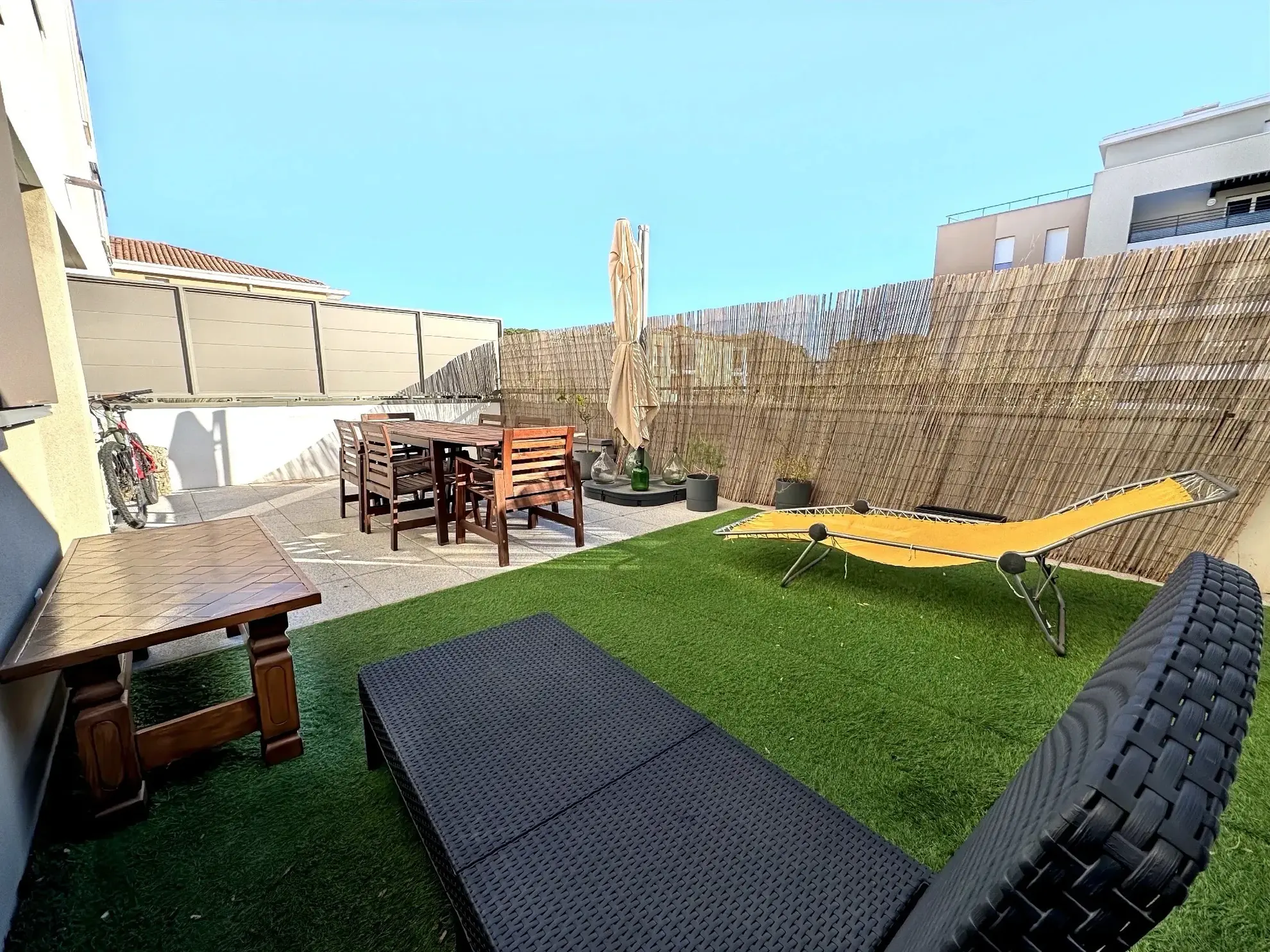 Appartement T2 avec terrasse et parking en résidence sécurisée à La Londe-les-Maures