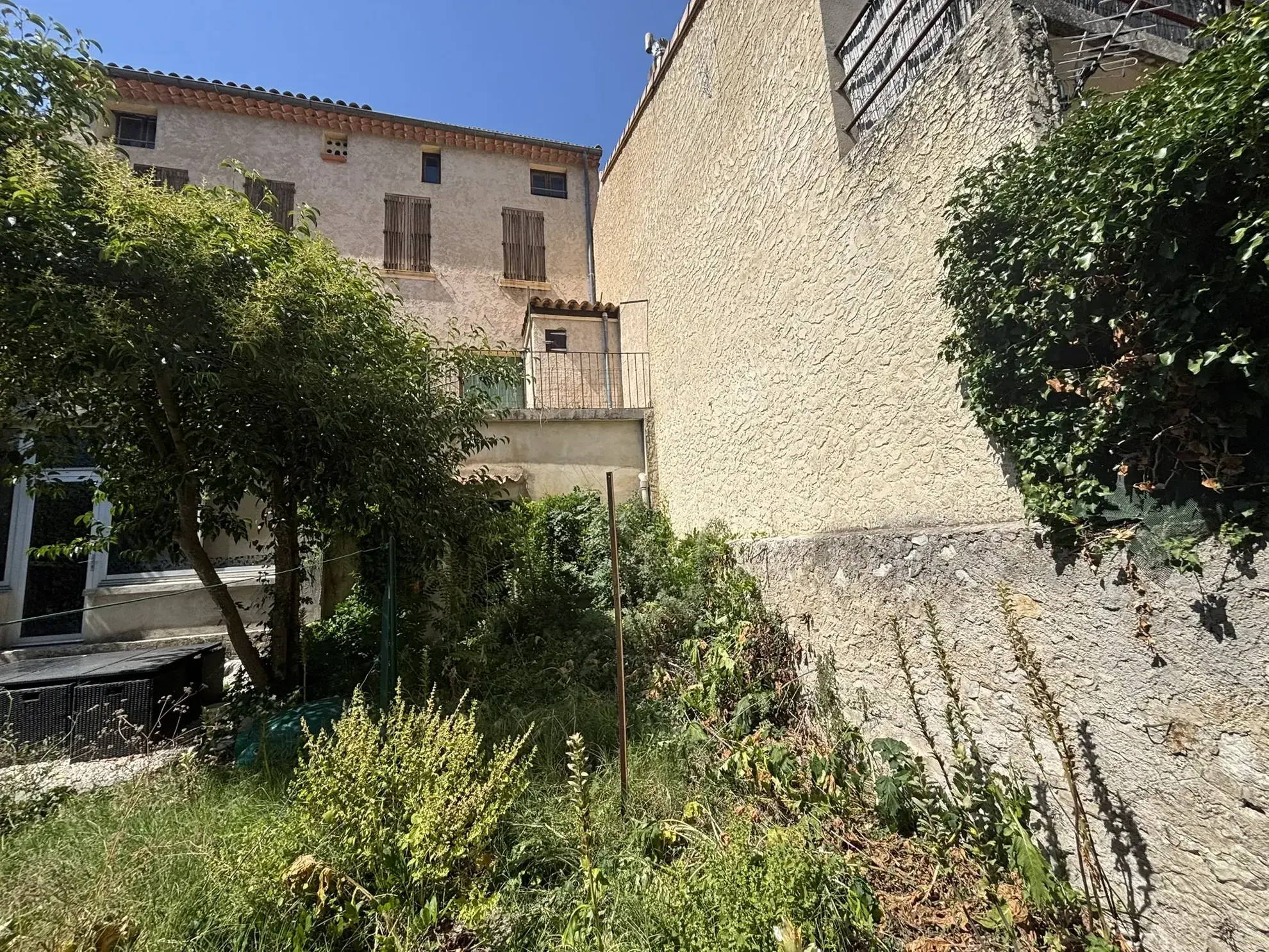 Maison de village à rénover avec jardin et garage à Buis-les-Barronies