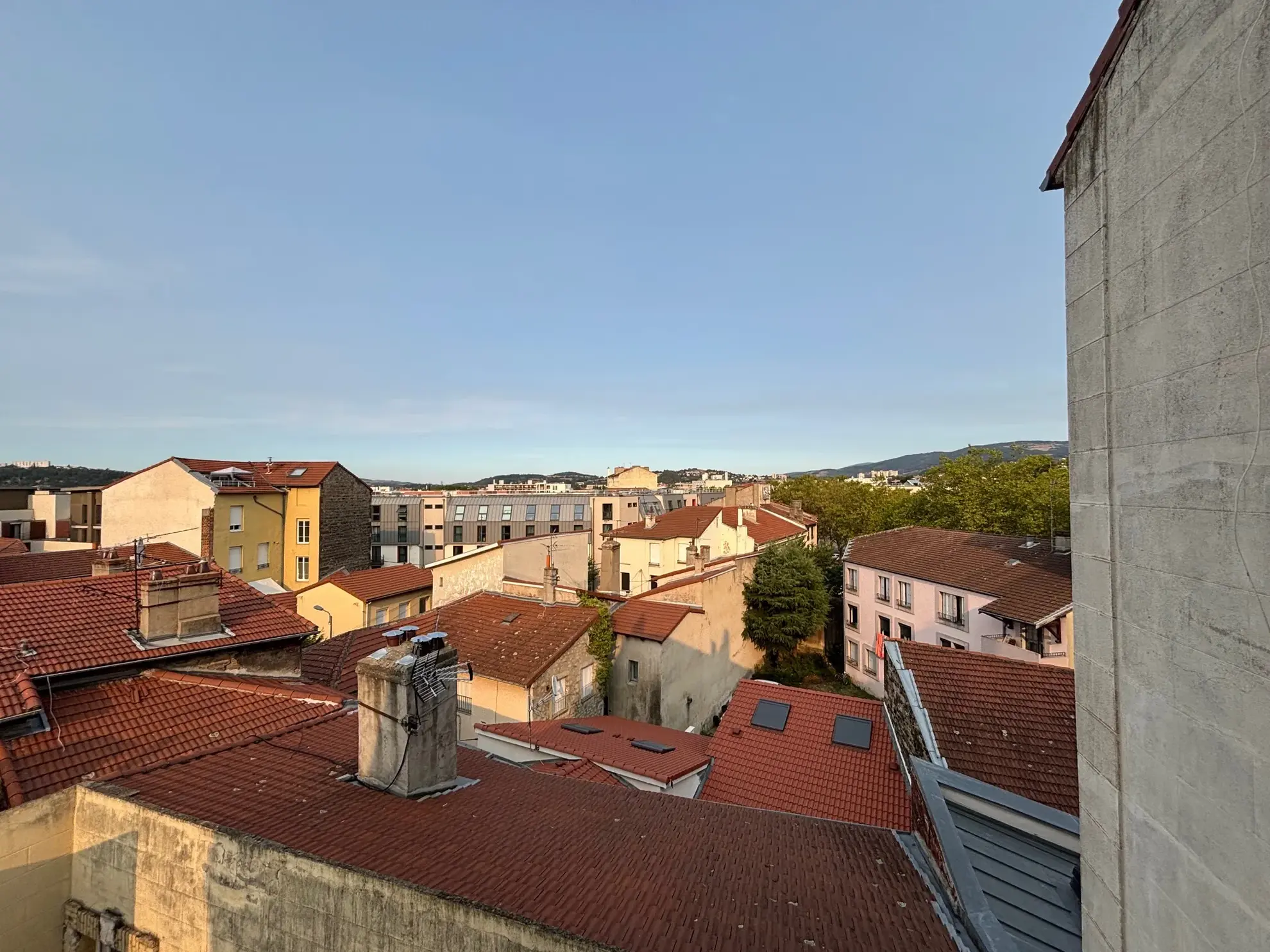 Appartement T4 lumineux de 82,47 m² à Saint-Étienne secteur Cité du Design 