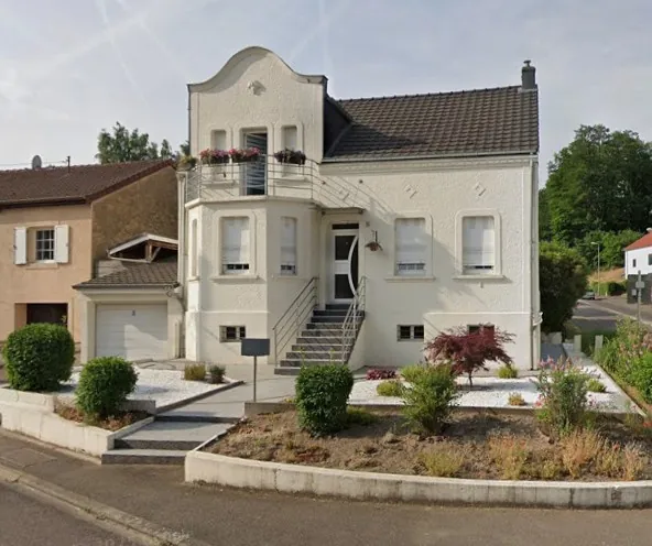 Maison individuelle à Creutzwald avec jardin et garages
