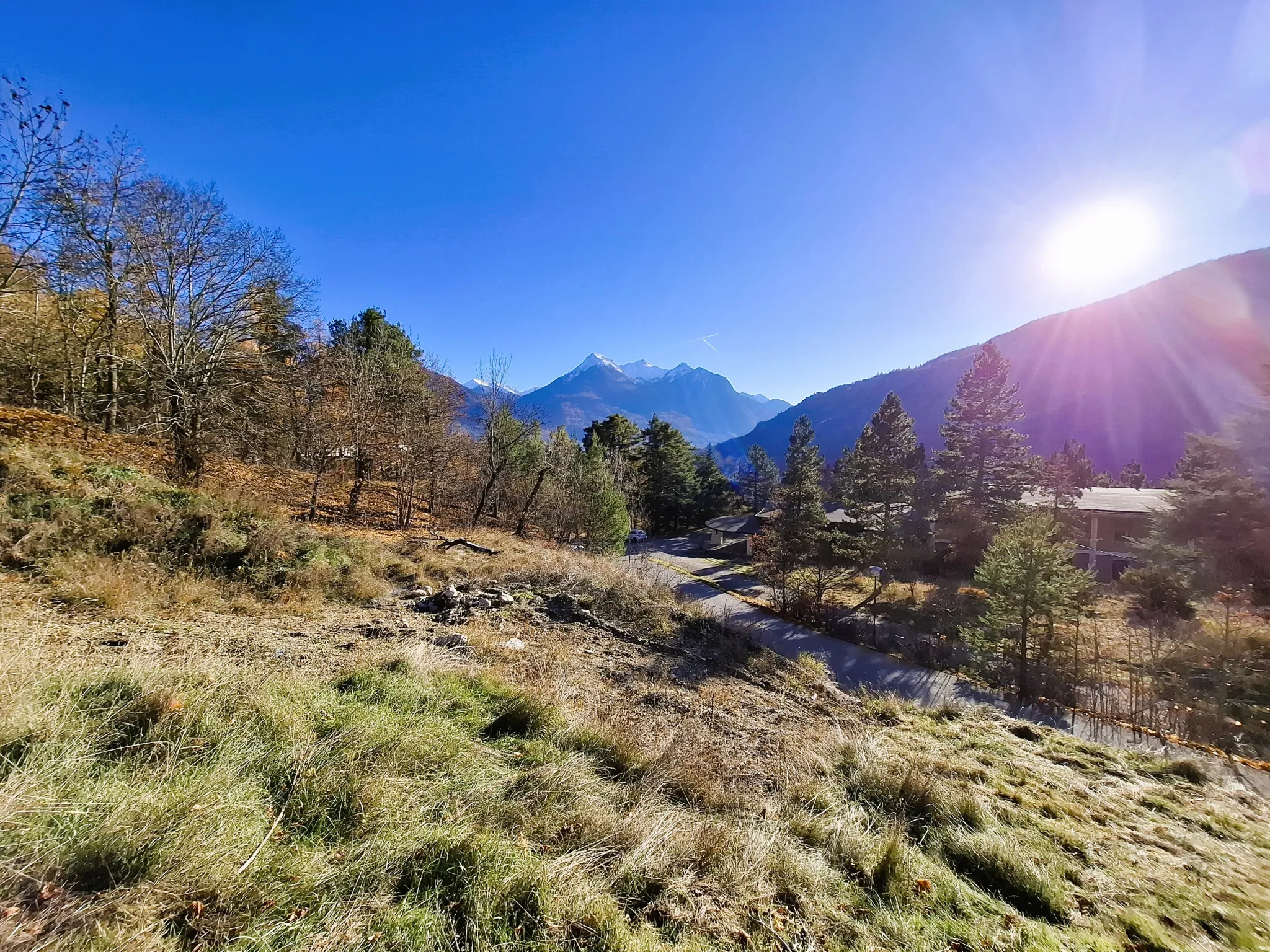 Terrain constructible à Briançon avec vue et permis en cours