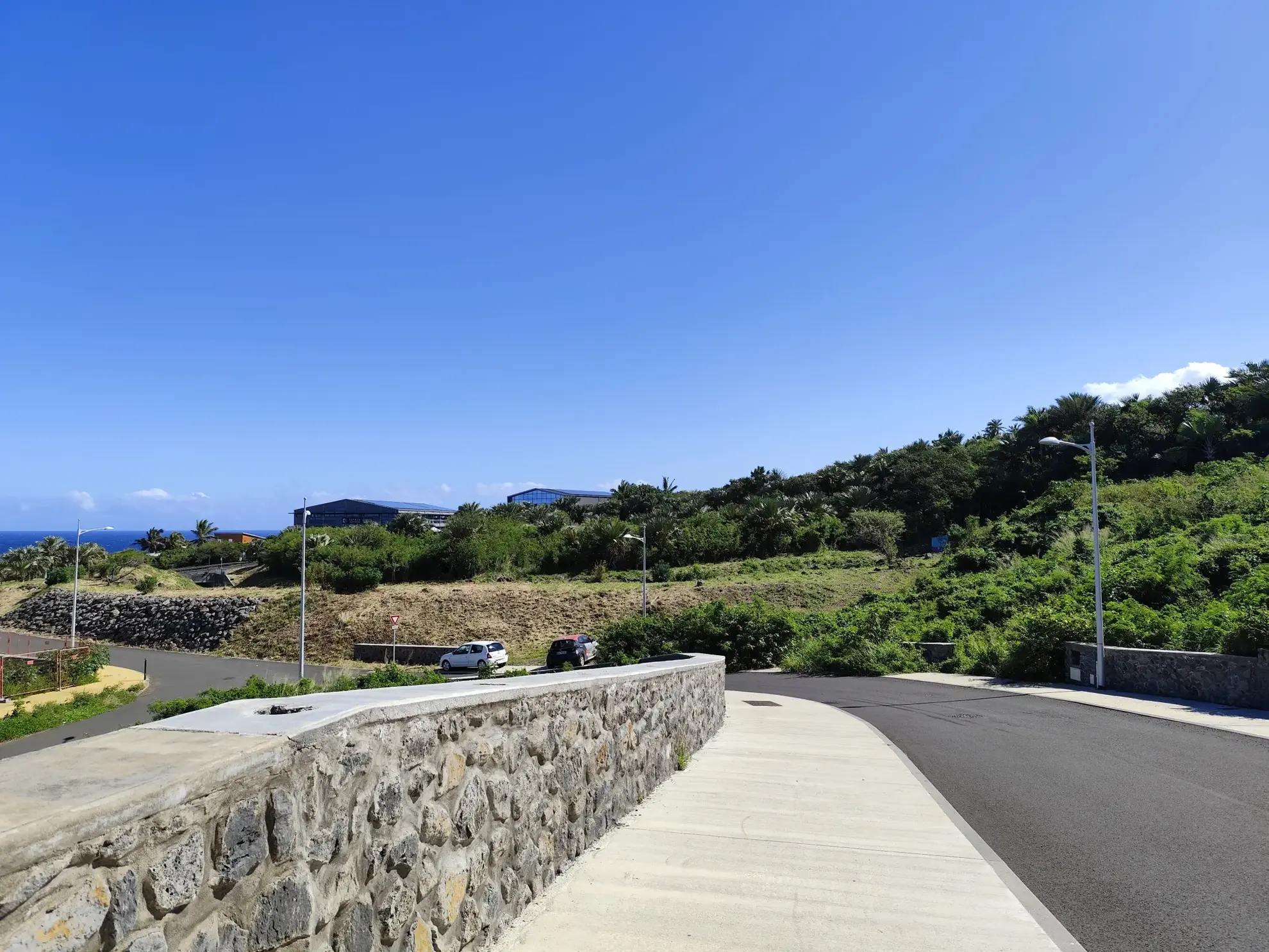 Terrain à bâtir de 385 m² à Saint-Pierre, quartier Grands Bois, prêt à construire 