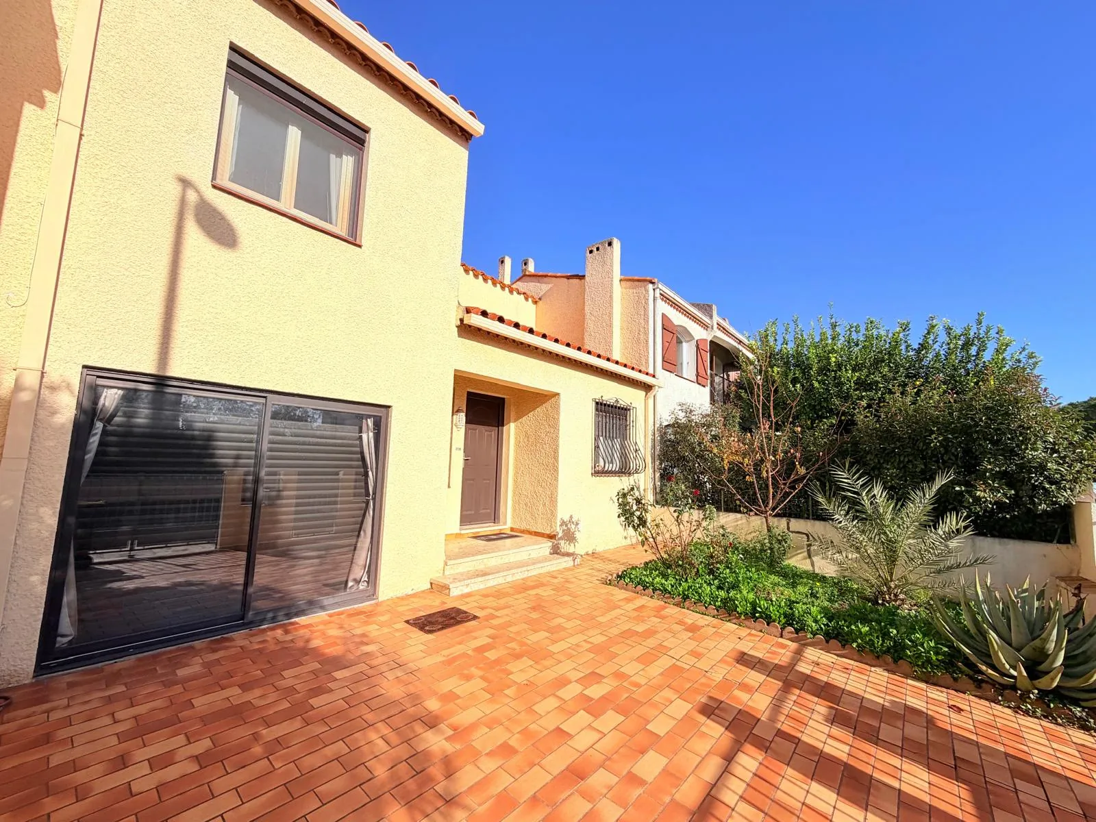 Villa familiale de 125 m2 à Perpignan, quartier Las Cobas, avec jardin et terrasse