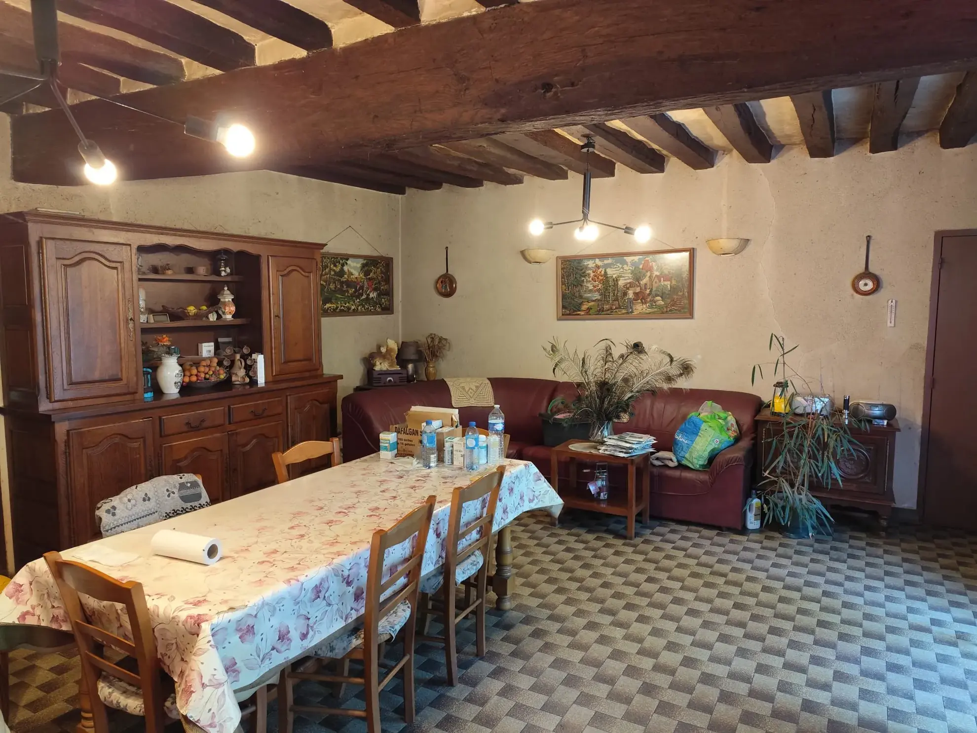 Maison à la campagne de 71 m² avec terrain de 84 588 m² à Maresche 