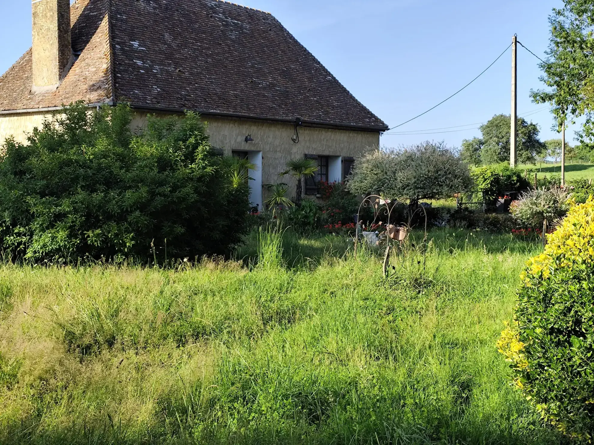 Maison à la campagne de 71 m² avec terrain de 84 588 m² à Maresche 