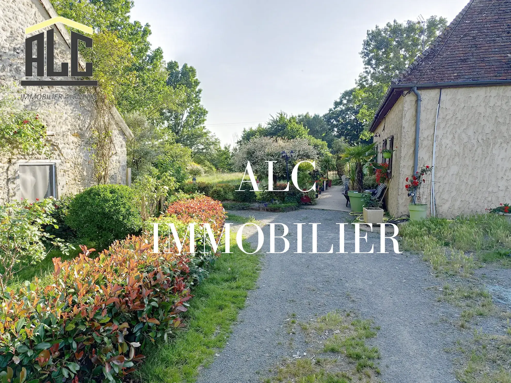 Maison à la campagne de 71 m² avec terrain de 84 588 m² à Maresche 