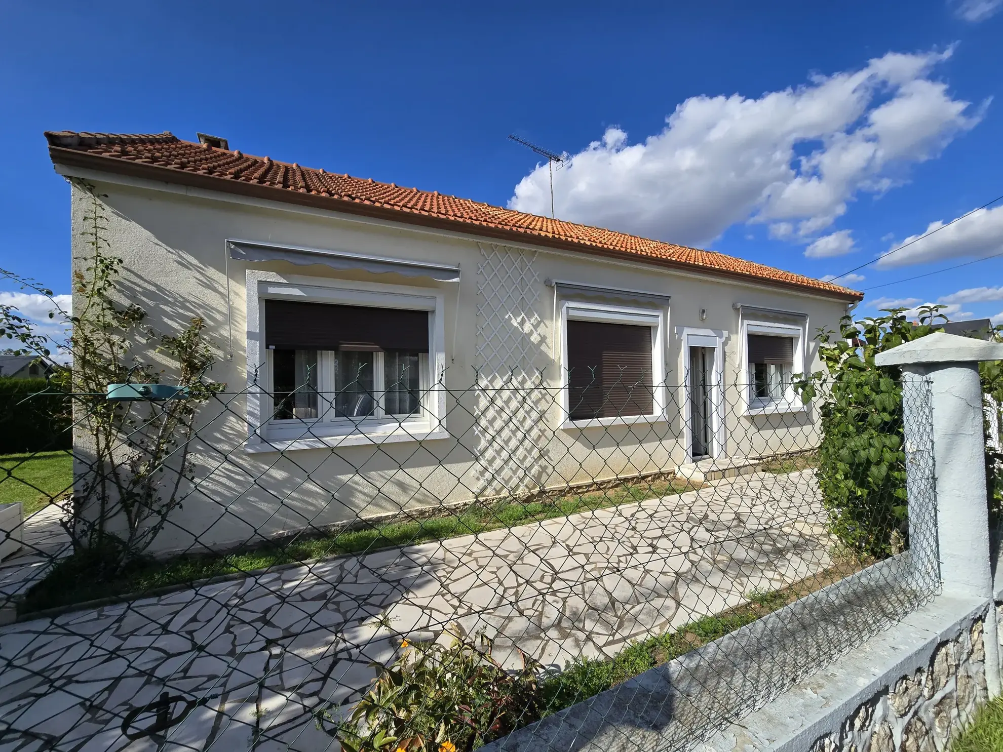 Maison individuelle avec jardin, garage et pièce supplémentaire à Montlivault