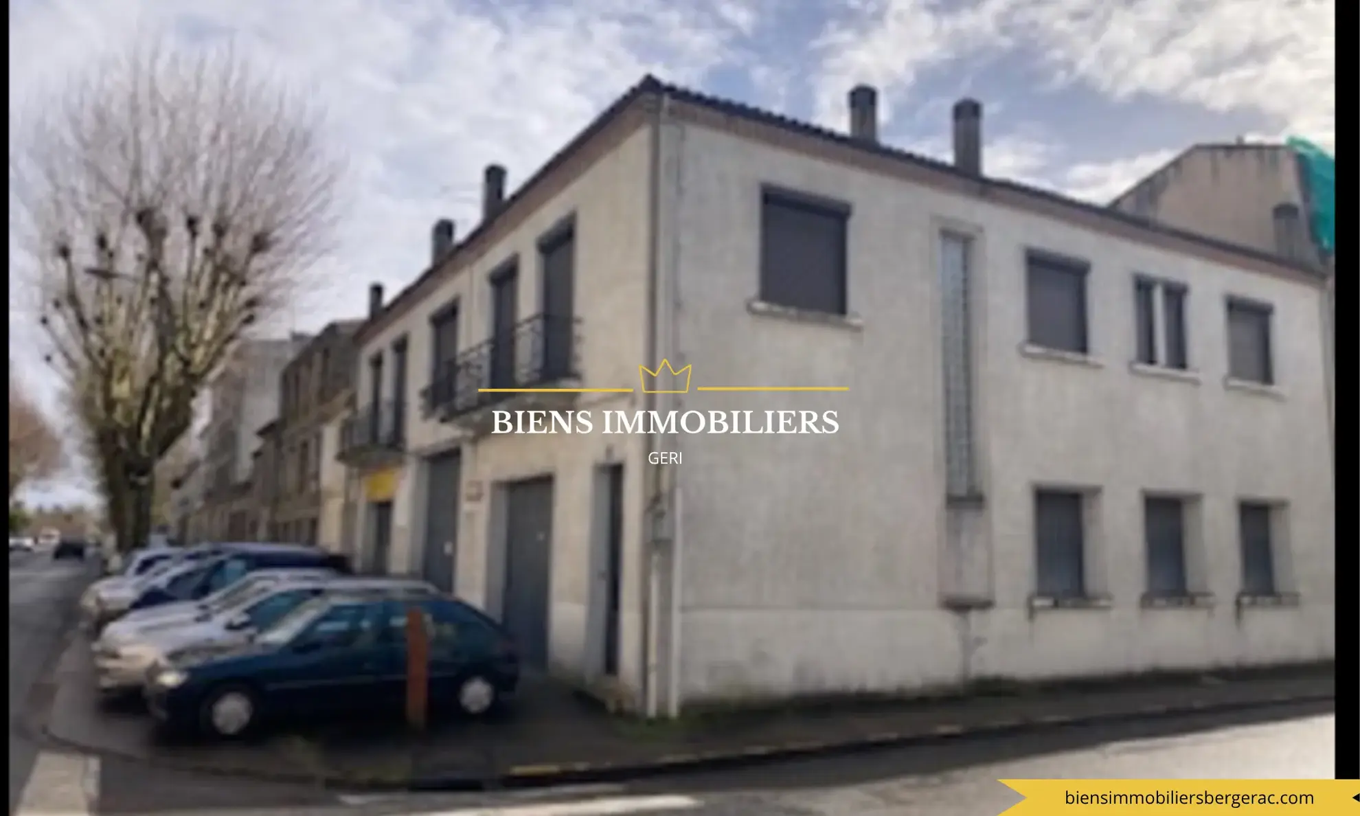 Immeuble à Bergerac avec grand potentiel, centre-ville, 198 m², parking et conforts modernes 
