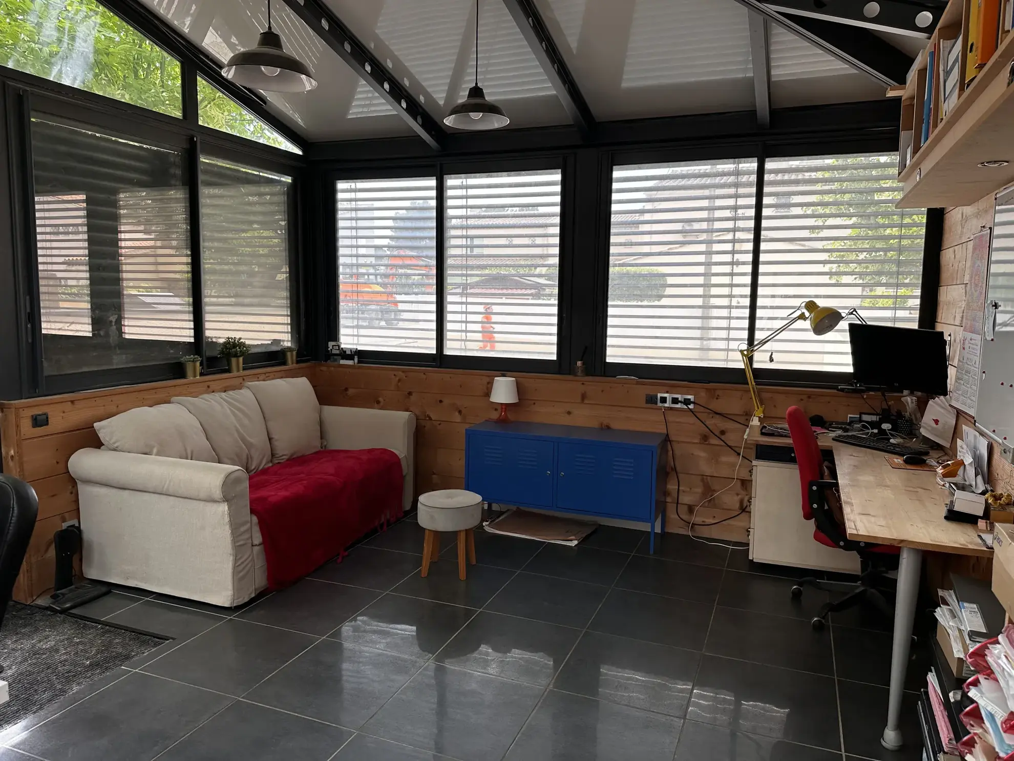 Maison lumineuse avec piscine, jardin et garage proche de Carcassonne 