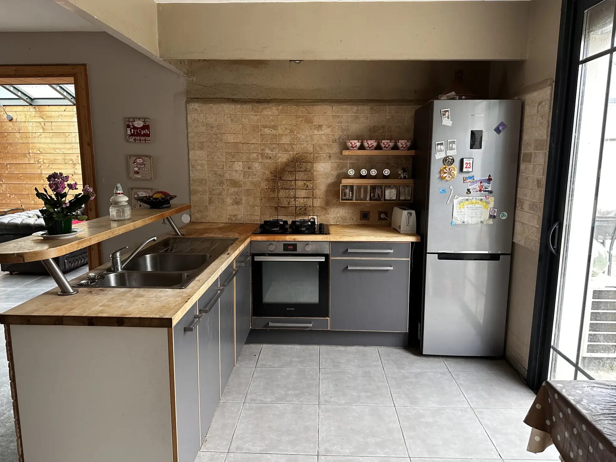 Maison lumineuse avec piscine, jardin et garage proche de Carcassonne 