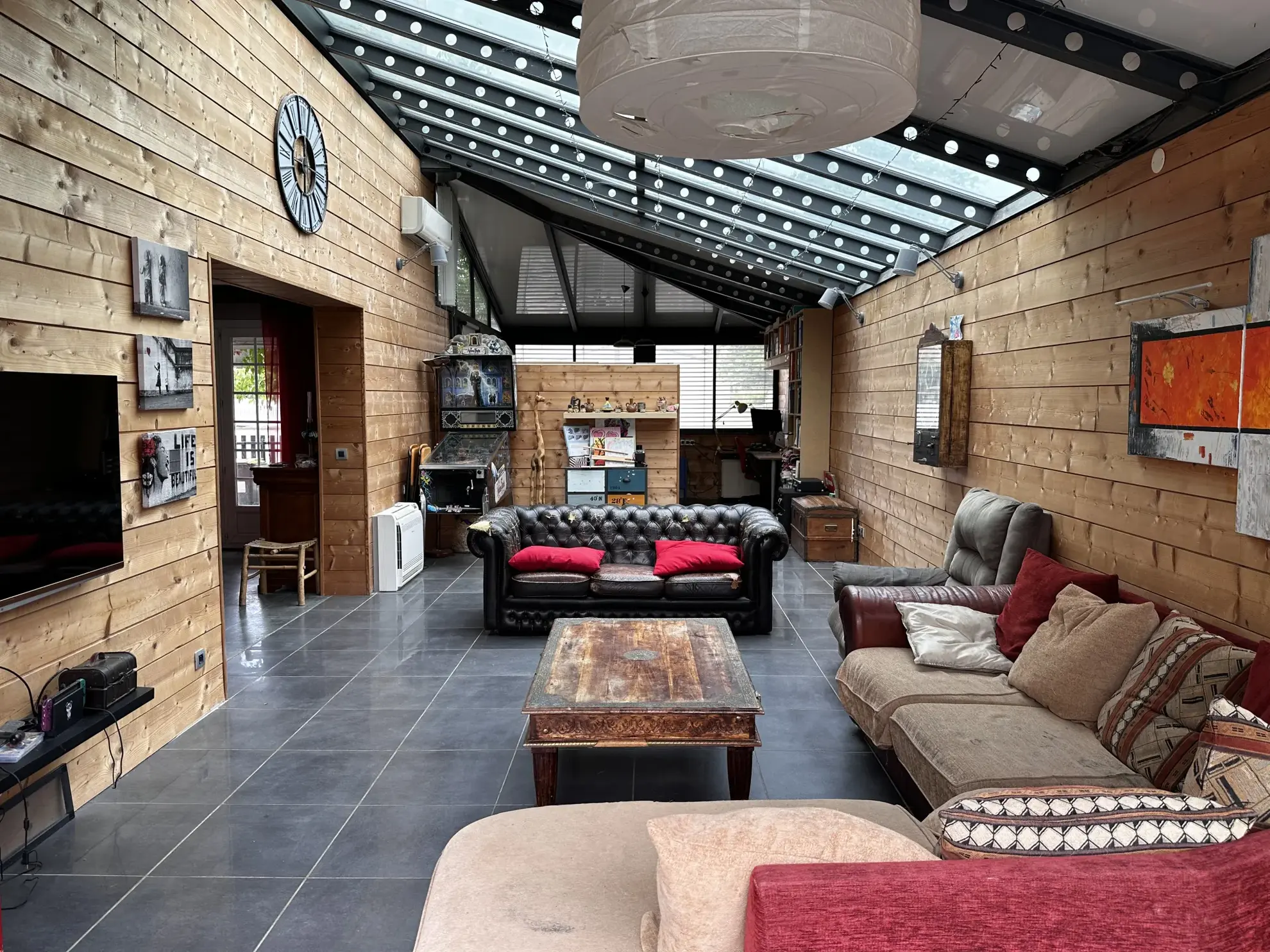 Maison lumineuse avec piscine, jardin et garage proche de Carcassonne 