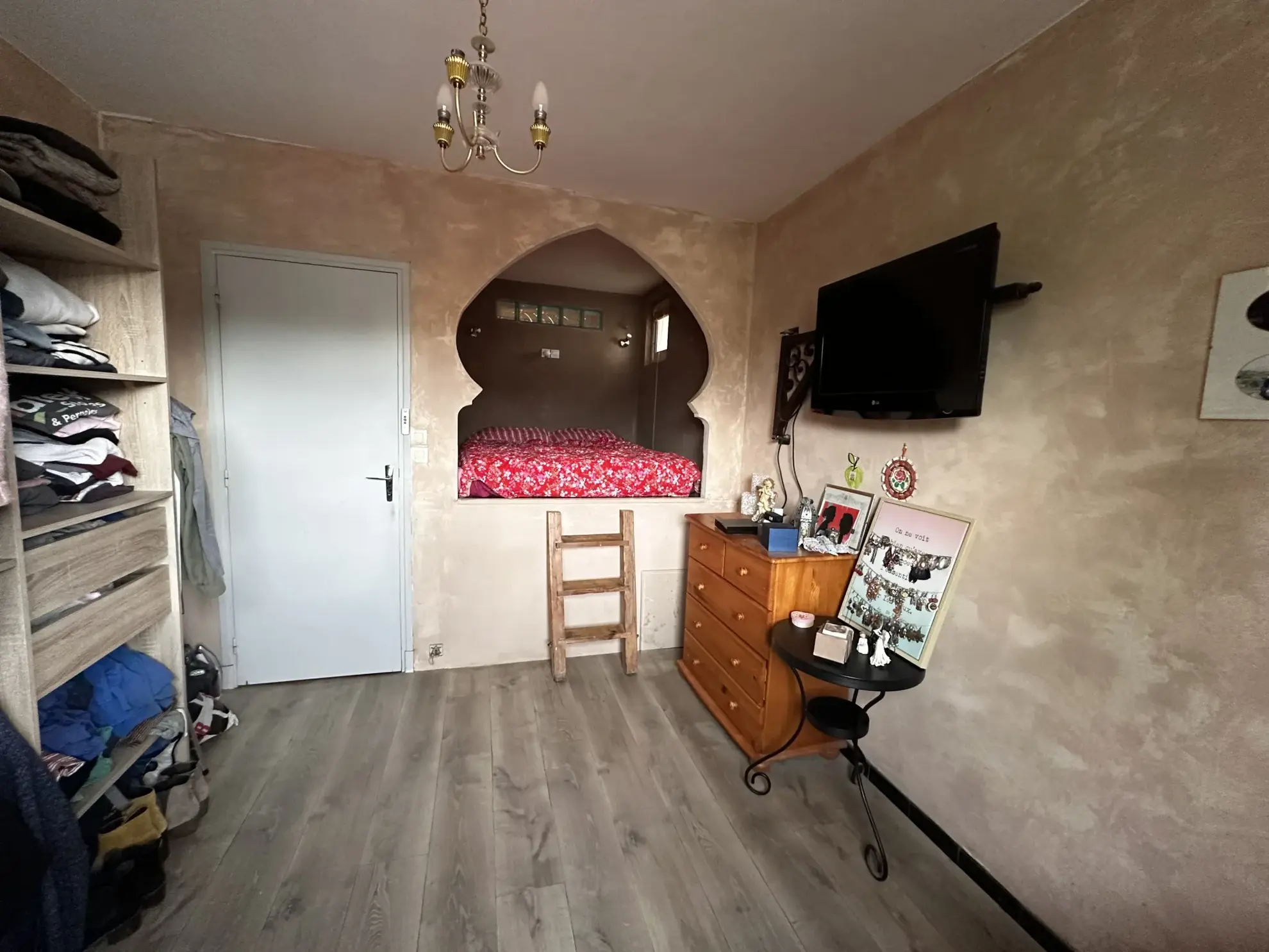 Maison lumineuse avec piscine, jardin et garage proche de Carcassonne 