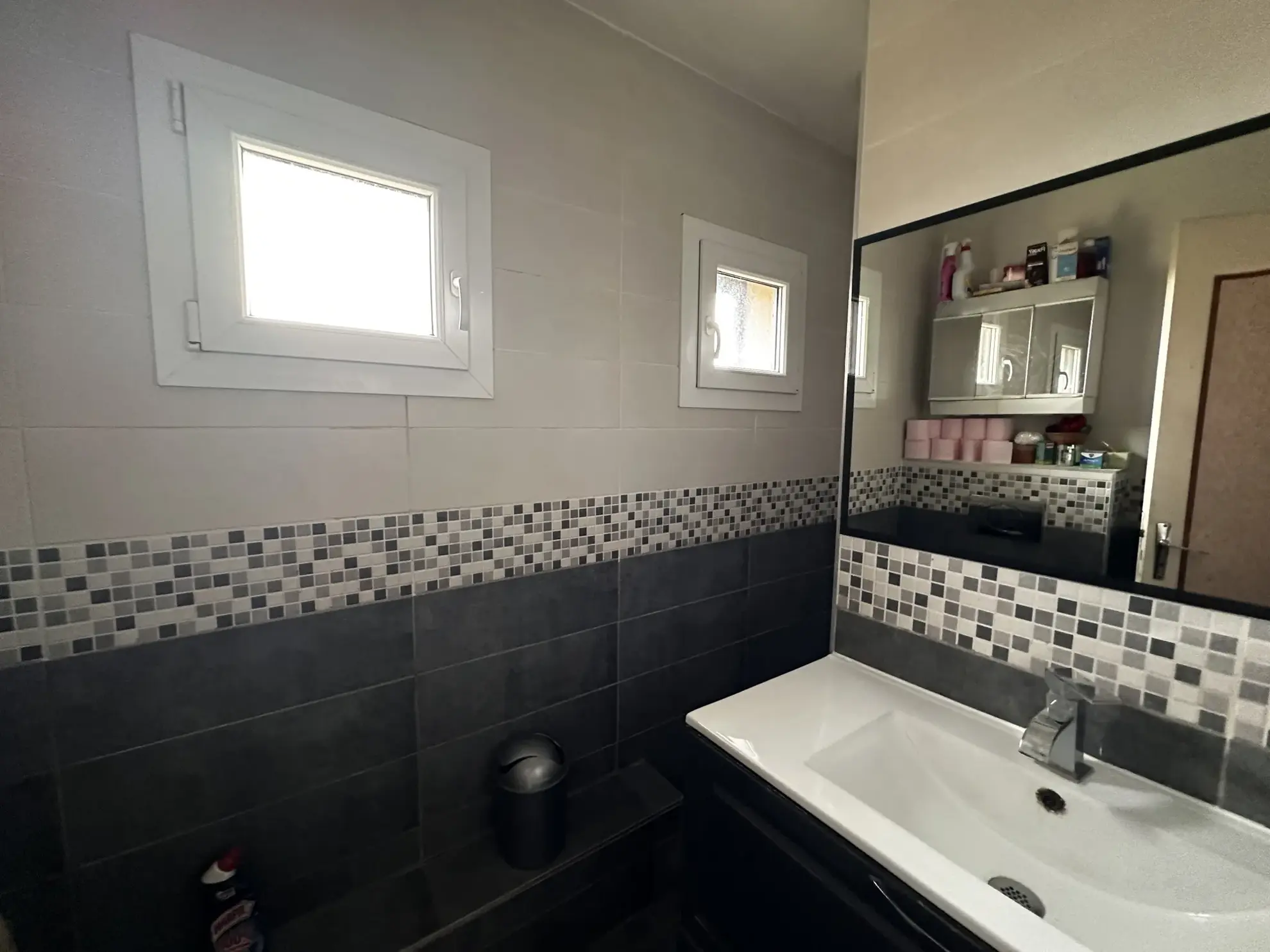 Maison lumineuse avec piscine, jardin et garage proche de Carcassonne 