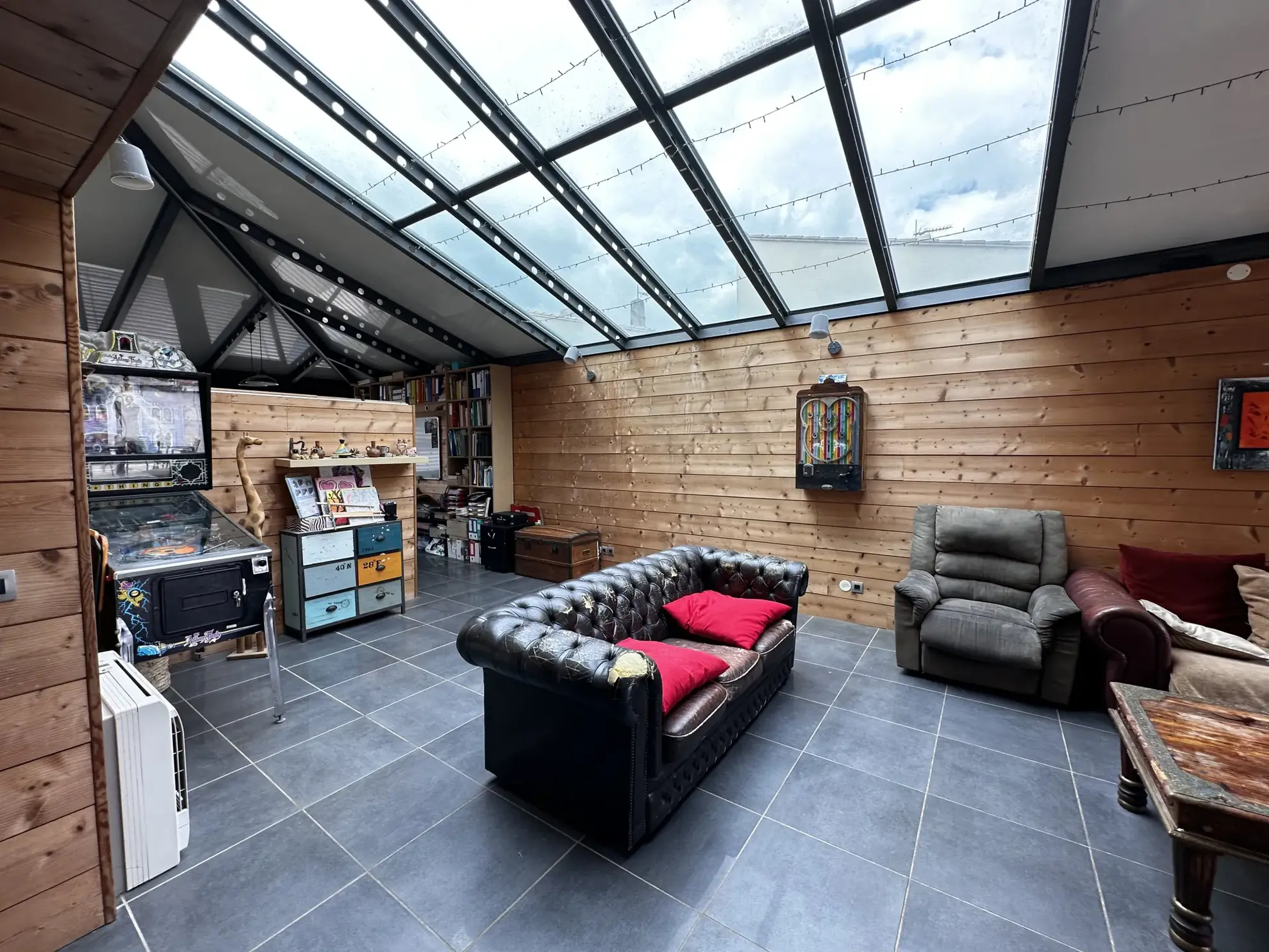 Maison lumineuse avec piscine, jardin et garage proche de Carcassonne 