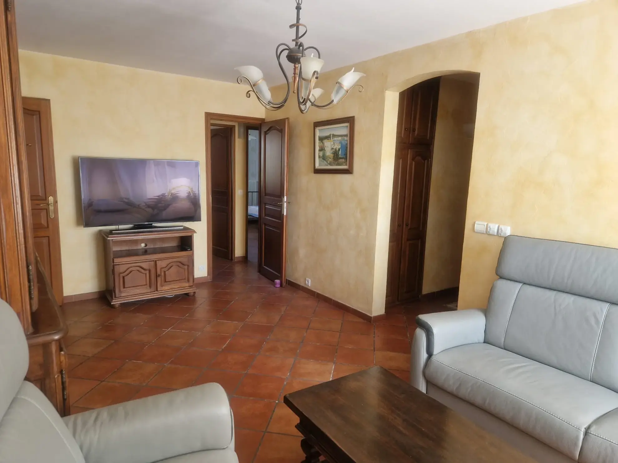 Appartement 5 pièces avec balcon, parking privé, résidence sécurisée à Marignane 