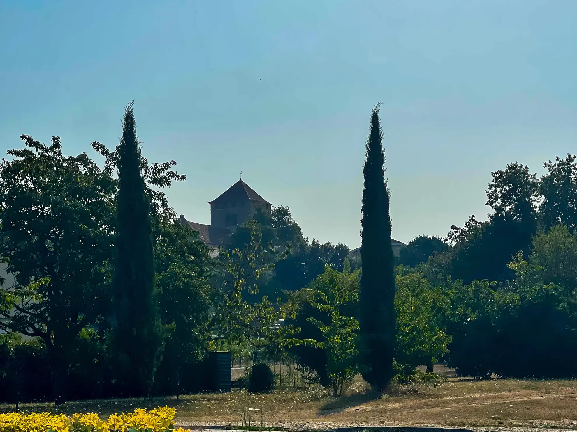 Maison en pierre de 120 m² à Montagne avec potentiel de division et extérieurs 