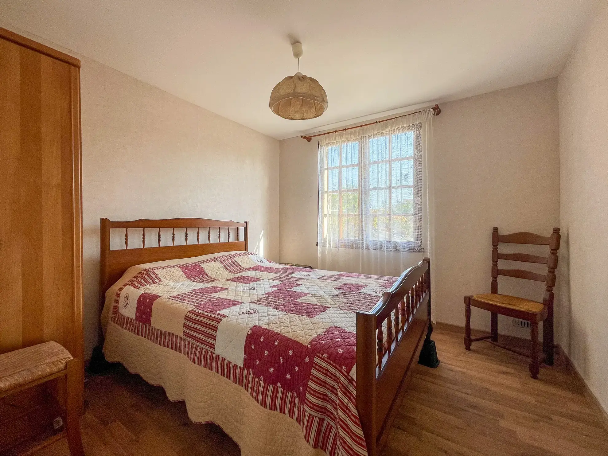 Maison en pierre de 120 m² à Montagne avec potentiel de division et extérieurs 