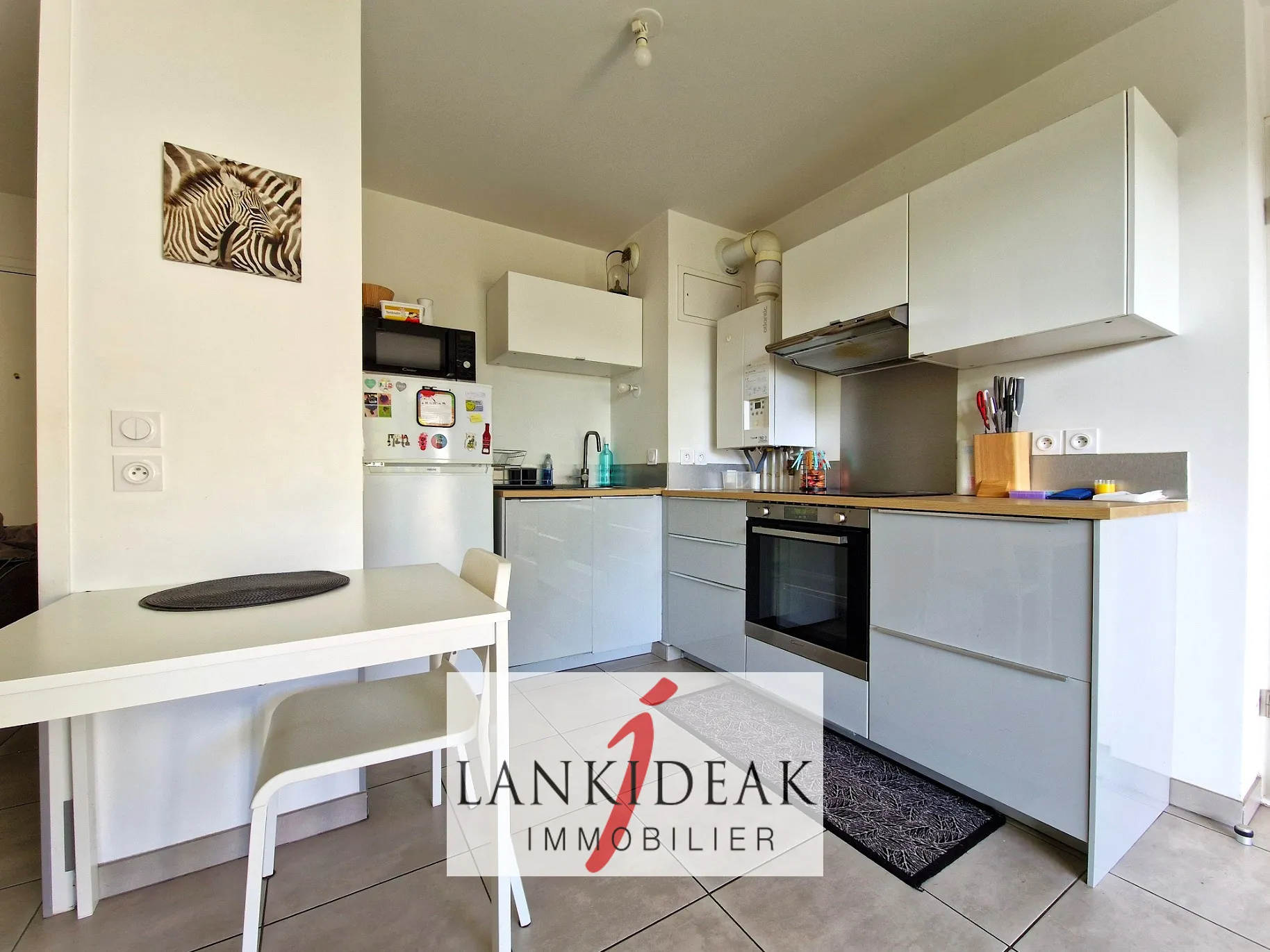 Appartement T2 à Ustaritz avec terrasse et parking, investissement locatif sécurisé 