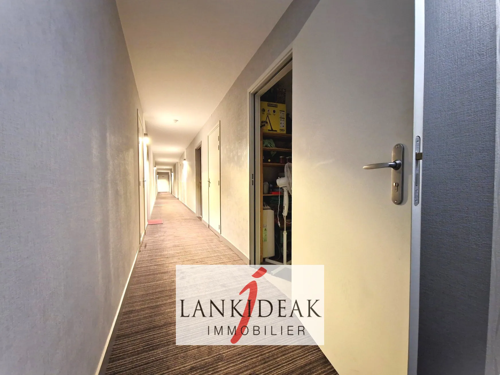 Appartement T2 à Ustaritz avec terrasse et parking, investissement locatif sécurisé 