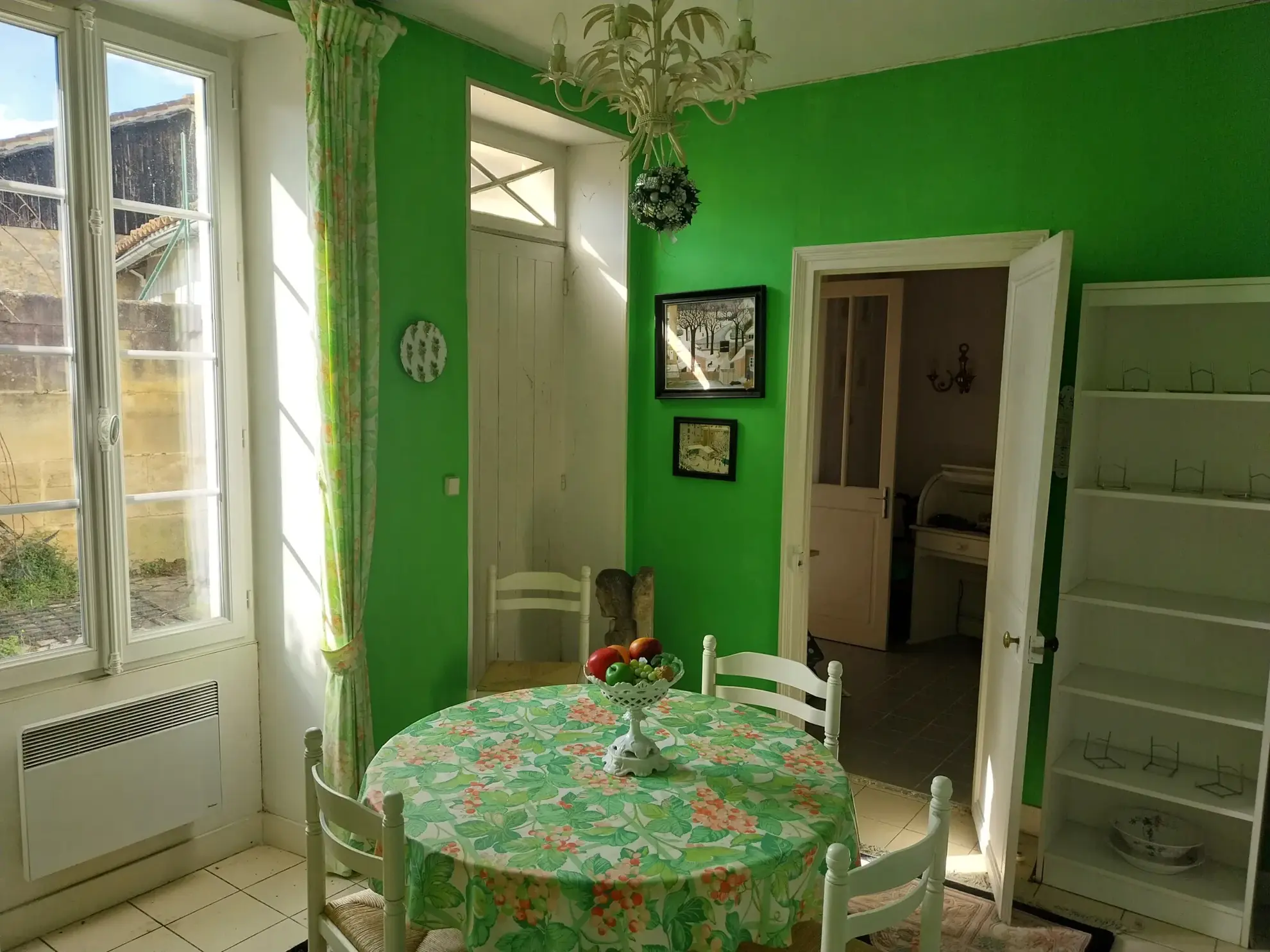 Maison de charme à Cognac, proche la Place François 1er - 2 chambres, cour et cheminée 