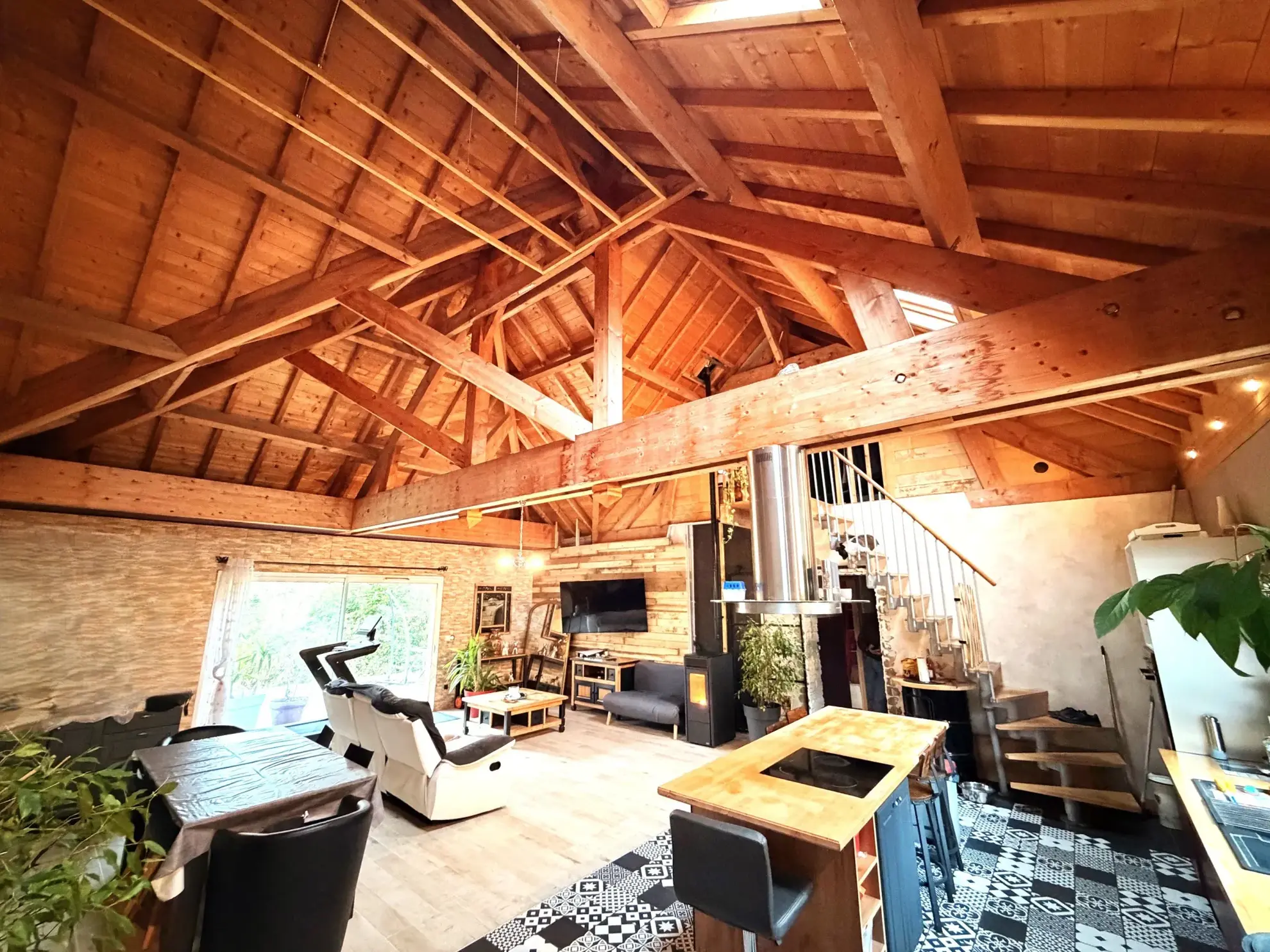 Maison contemporaine proche du lac de Lourdes avec 5 chambres, terrasse et garage 