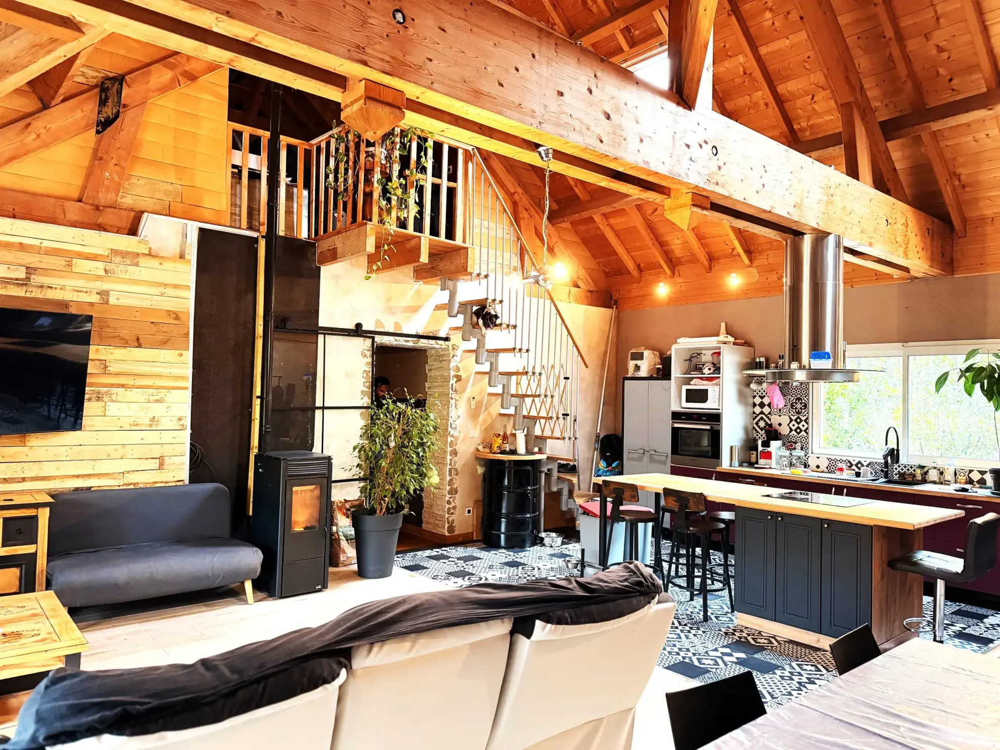 Maison contemporaine proche du lac de Lourdes avec 5 chambres, terrasse et garage 