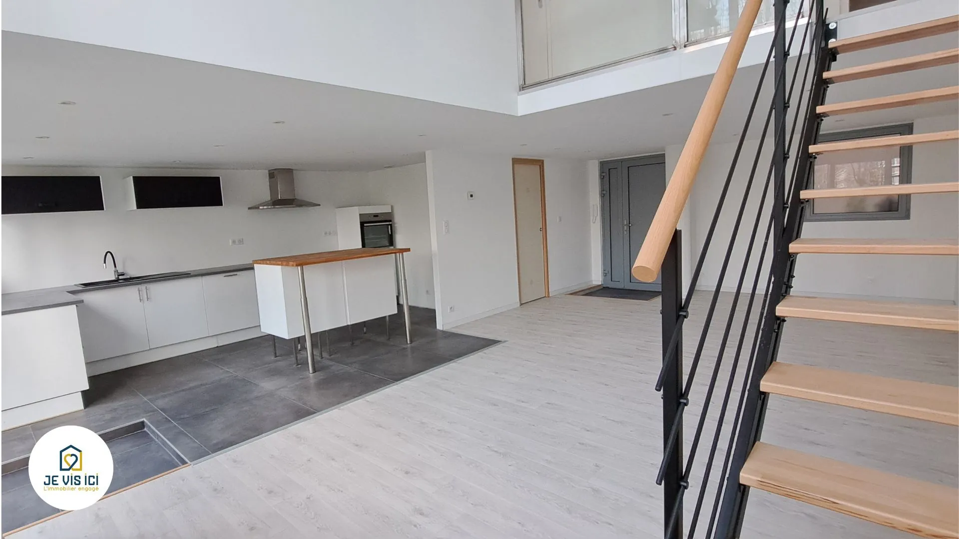 Loft de 92 m2 à Lille proche Euratechnologies avec parking et balcon 