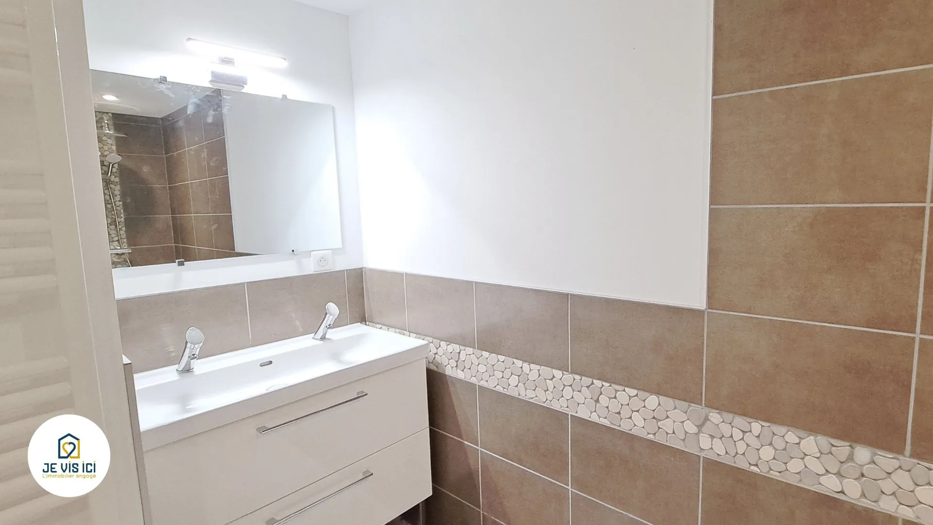 Loft de 92 m2 à Lille proche Euratechnologies avec parking et balcon 