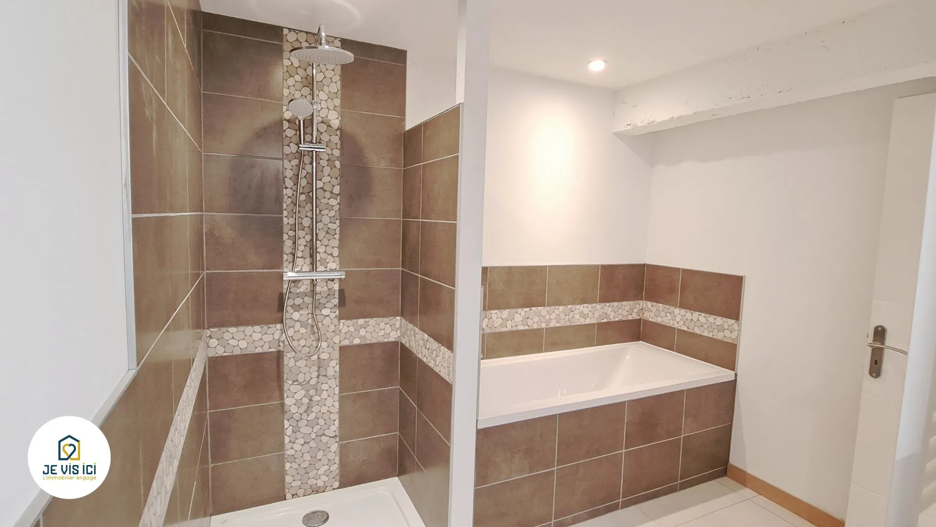 Loft de 92 m2 à Lille proche Euratechnologies avec parking et balcon 