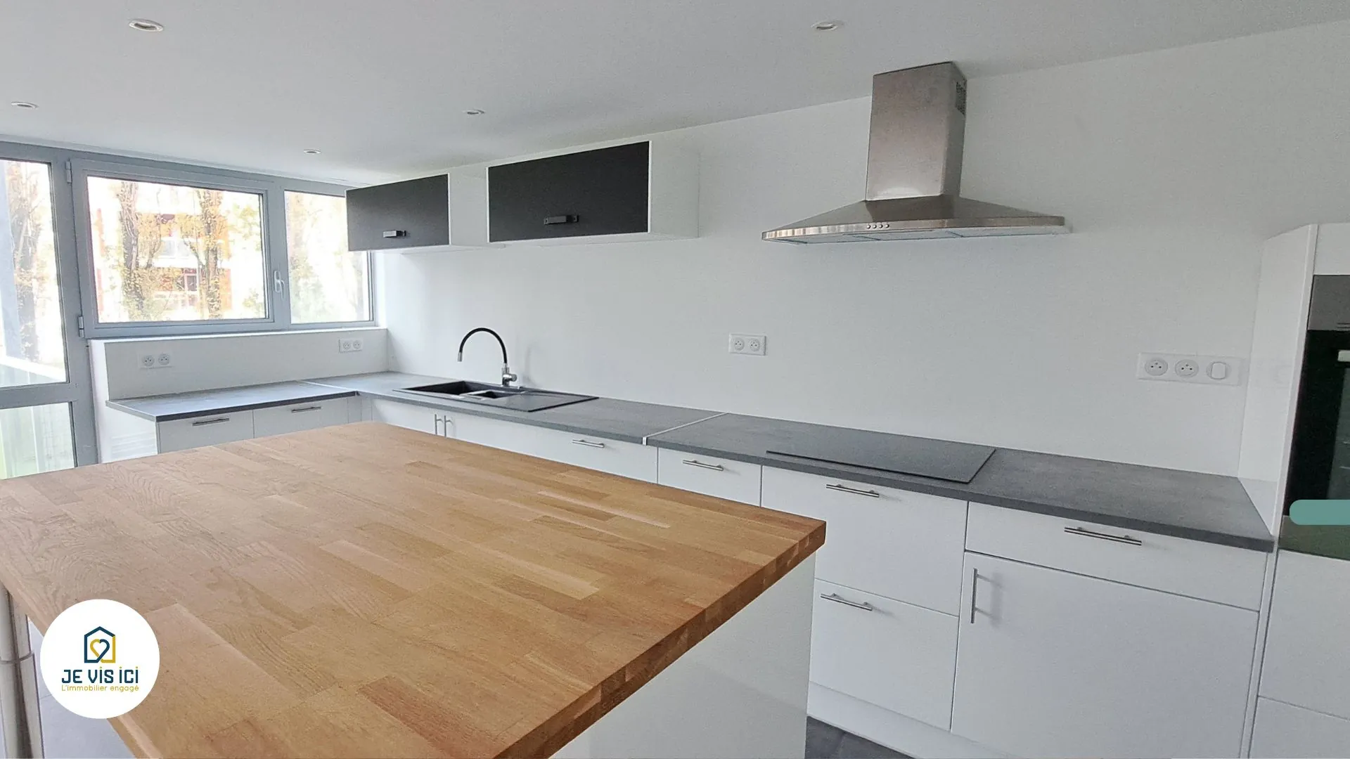 Loft de 92 m2 à Lille proche Euratechnologies avec parking et balcon 